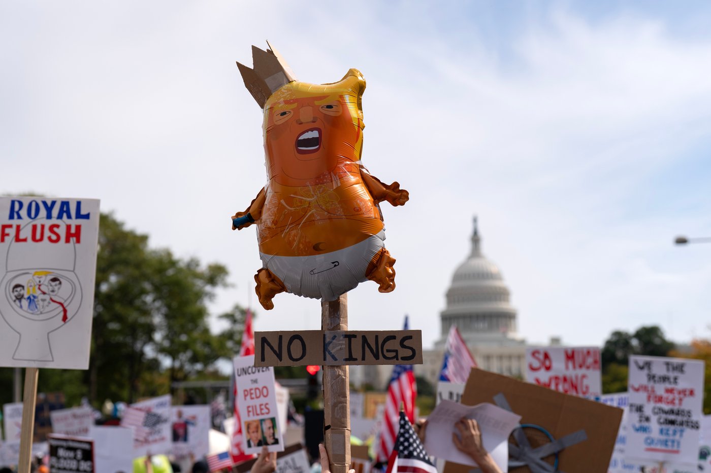 Photos show ‘No Kings’ rallies against Trump across the US and in Europe | iNFOnews.ca