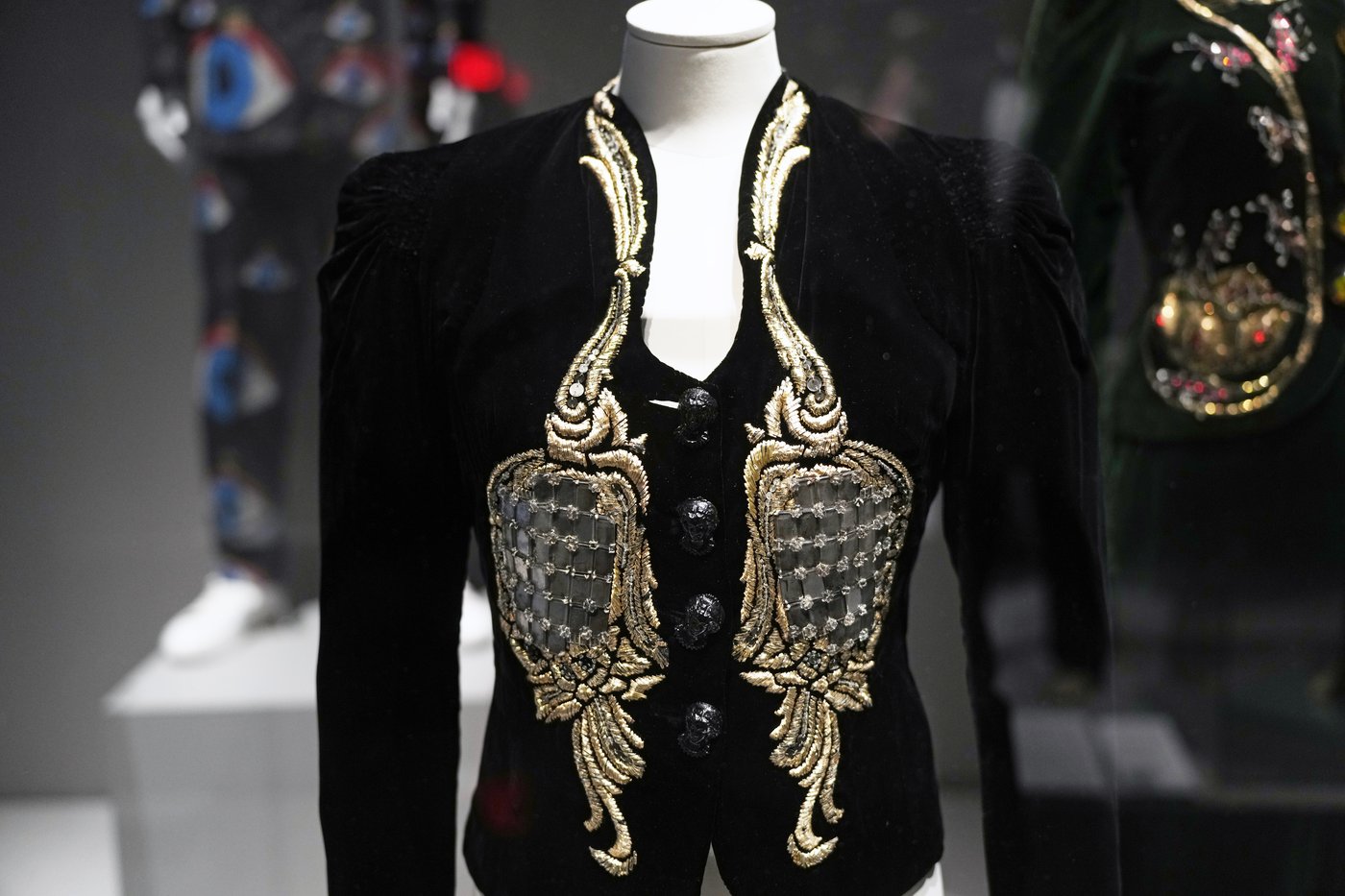Fashion meets Freud. A new exhibit explores clothes through a psychoanalytic lens | iNFOnews.ca Fashion meets Freud. A new exhibit explores clothes through a psychoanalytic lens | iNFOnews.ca