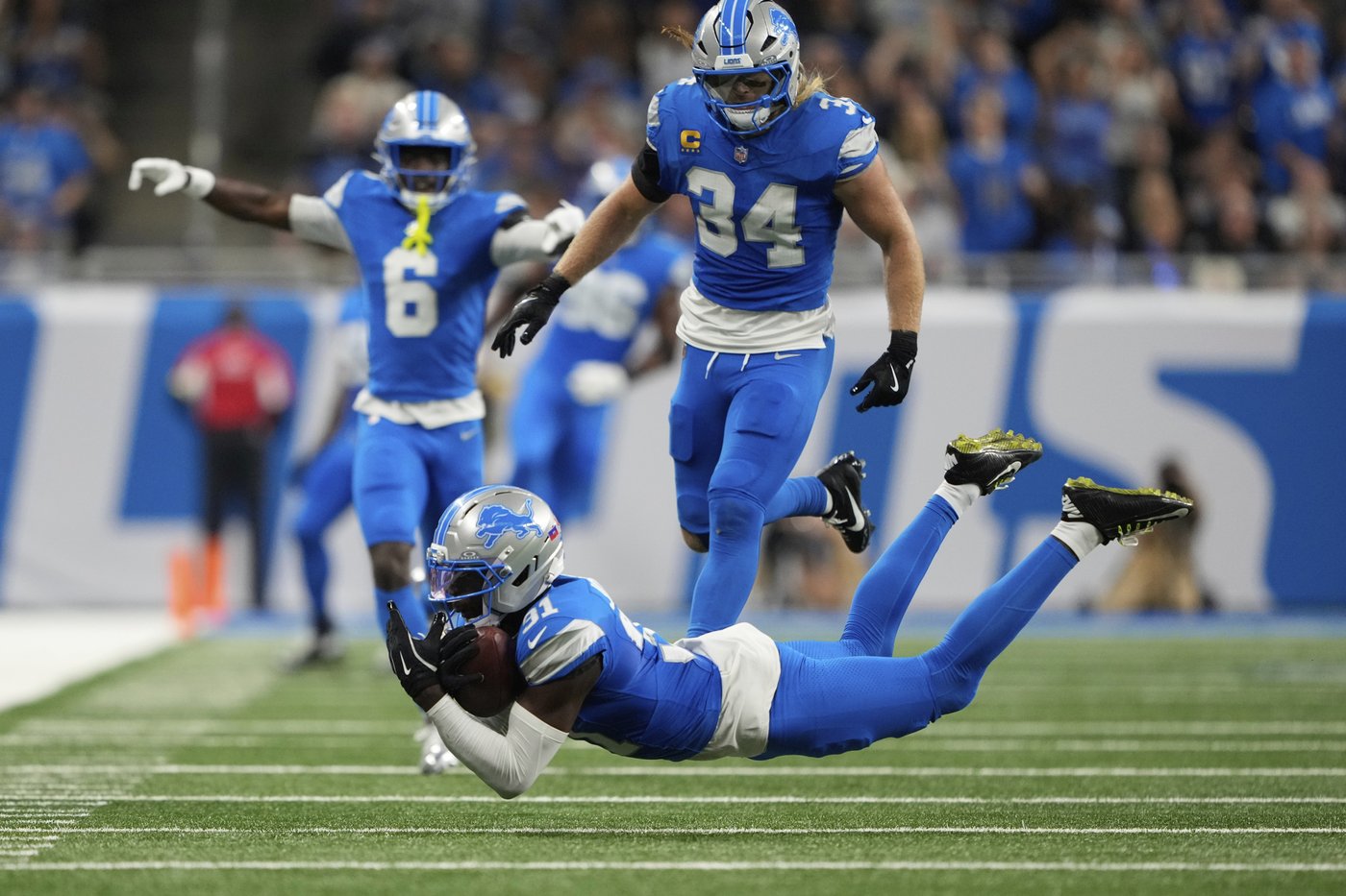 Goff throws 5 TDs, 3 to St. Brown, and Lions bounce back with 52-21 win over Ben Johnson-led Bears | iNFOnews.ca Goff throws 5 TDs, 3 to St. Brown, and Lions bounce back with 52-21 win over Ben Johnson-led Bears | iNFOnews.ca