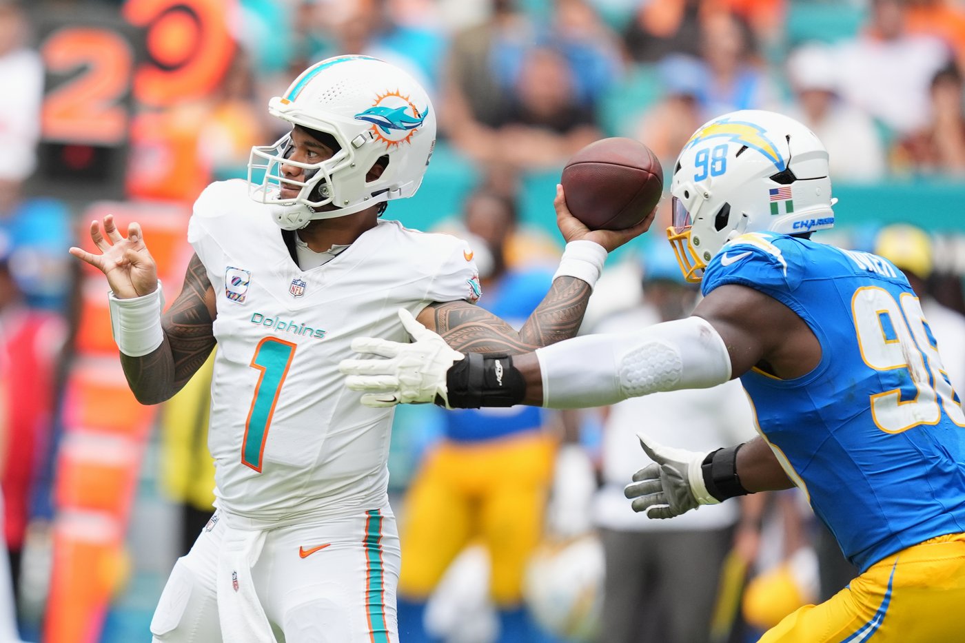 Justin Herbert rallies the Chargers in the final minute for a 29-27 win over the Dolphins | iNFOnews.ca