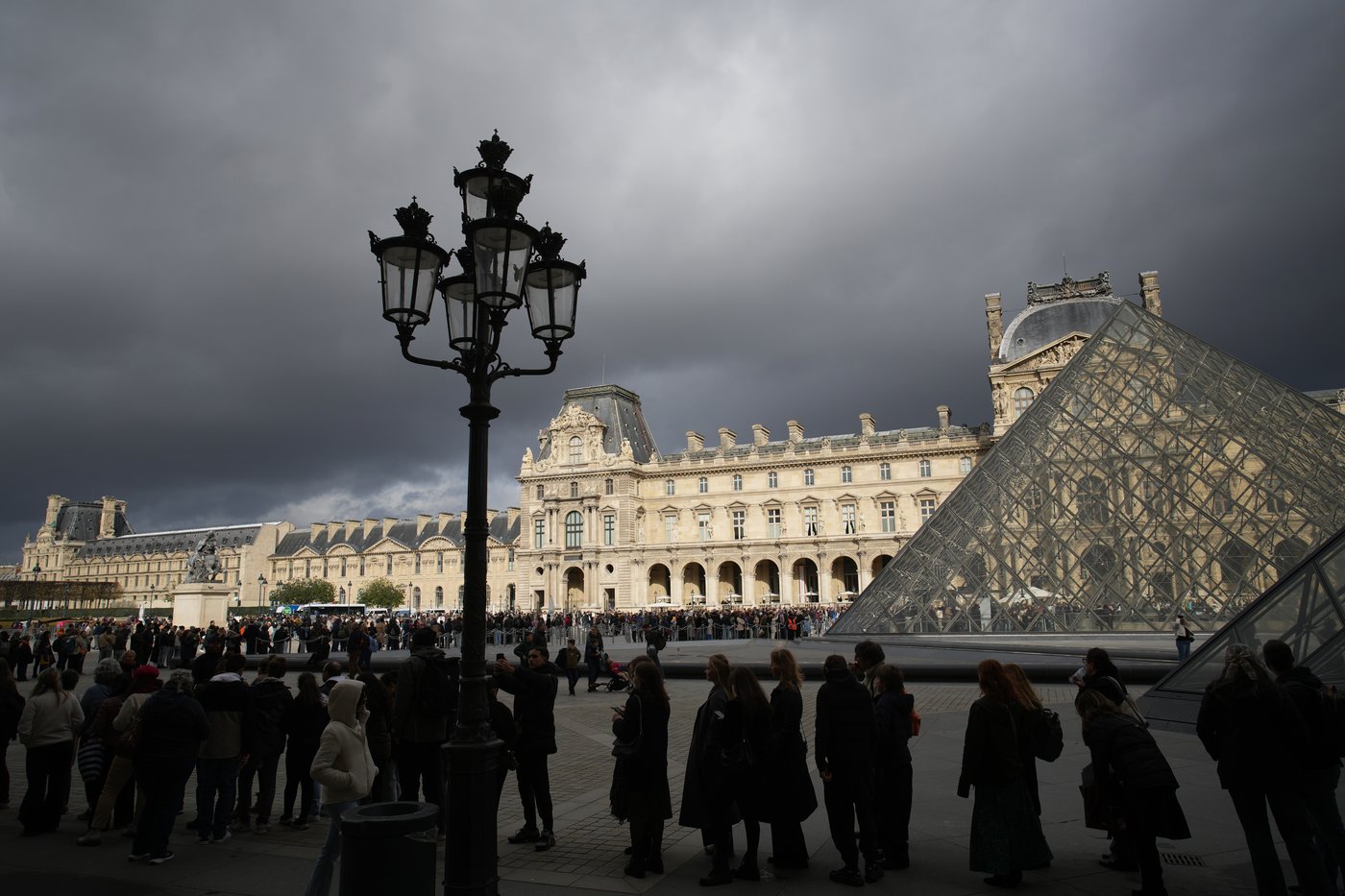 Paris prosecutor says 2 suspects in the Louvre jewel heist acknowledge their involvement | iNFOnews.ca Paris prosecutor says 2 suspects in the Louvre jewel heist acknowledge their involvement | iNFOnews.ca