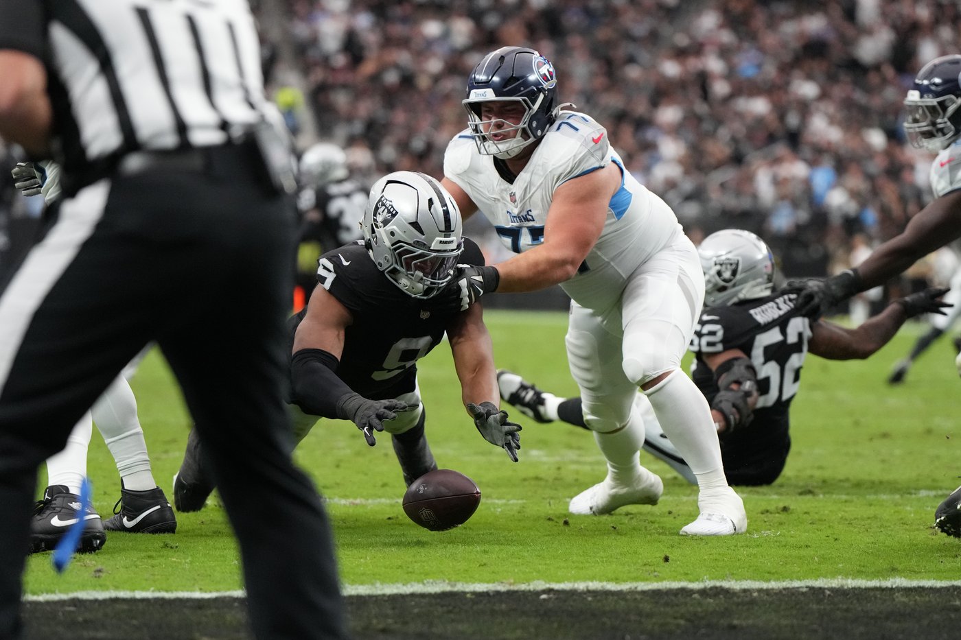 Veteran linebacker Devin White leads Raiders' defense with huge stat line in win over Titans | iNFOnews.ca Veteran linebacker Devin White leads Raiders' defense with huge stat line in win over Titans | iNFOnews.ca