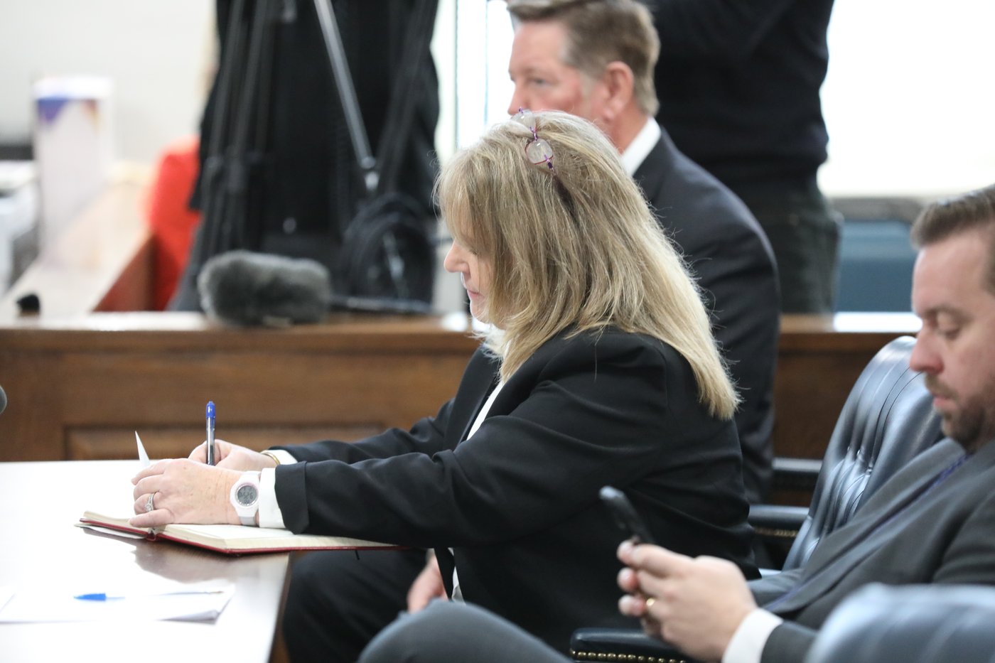 Court clerk who helped with Alex Murdaugh's trial pleads guilty to showing sealed exhibits | iNFOnews.ca