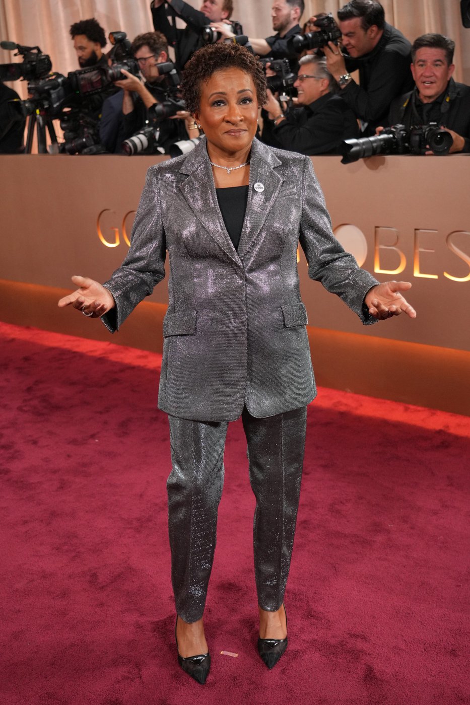 Celebrities wear pins protesting ICE at the Golden Globes | iNFOnews.ca