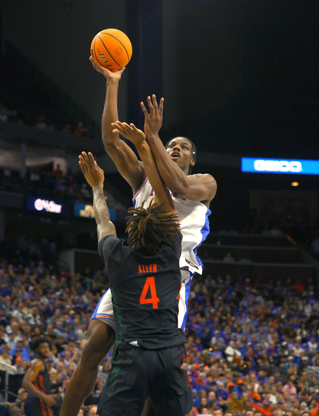 No. 10 Florida overcomes foul trouble from big men Condon and Chinyelu and beats Miami 82-68 | iNFOnews.ca No. 10 Florida overcomes foul trouble from big men Condon and Chinyelu and beats Miami 82-68 | iNFOnews.ca