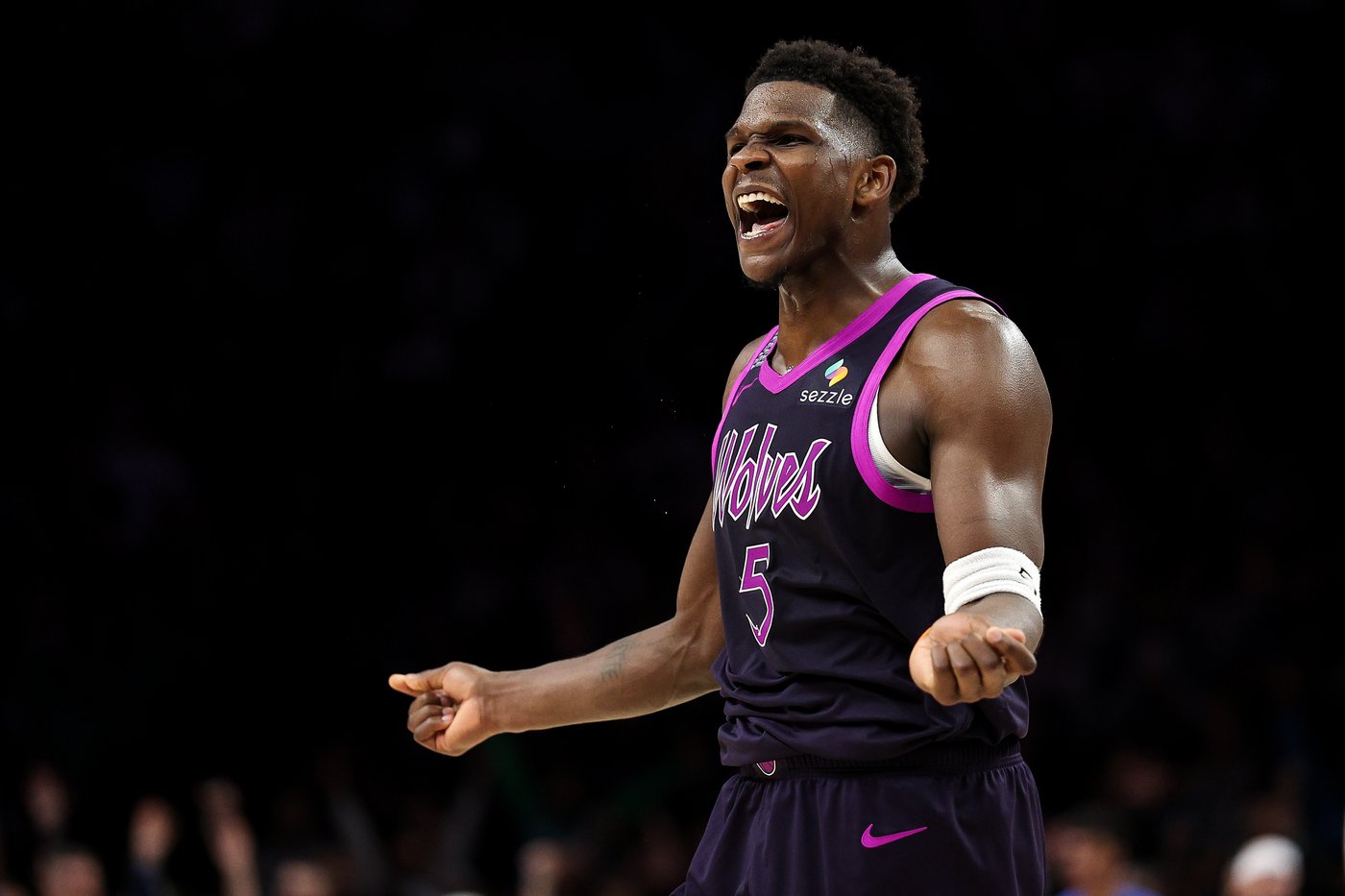 Anthony Edwards returns with a late flourish for the Timberwolves in a clutch win over the Thunder | iNFOnews.ca