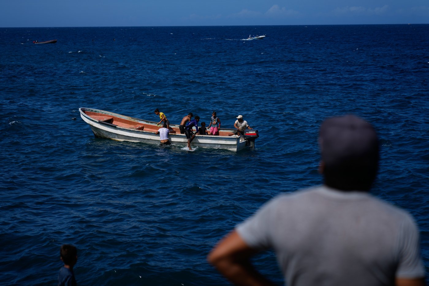 The oil blockade threat creates anxiety in Venezuela but people stick to their daily lives | iNFOnews.ca