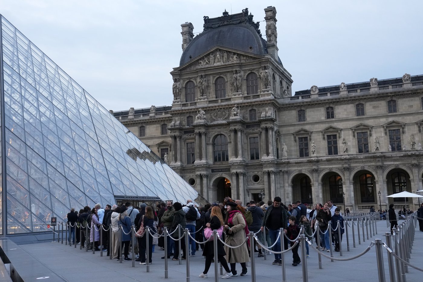 The Louvre reopens 3 days after thieves took off with French crown jewels in daylight heist | iNFOnews.ca The Louvre reopens 3 days after thieves took off with French crown jewels in daylight heist | iNFOnews.ca