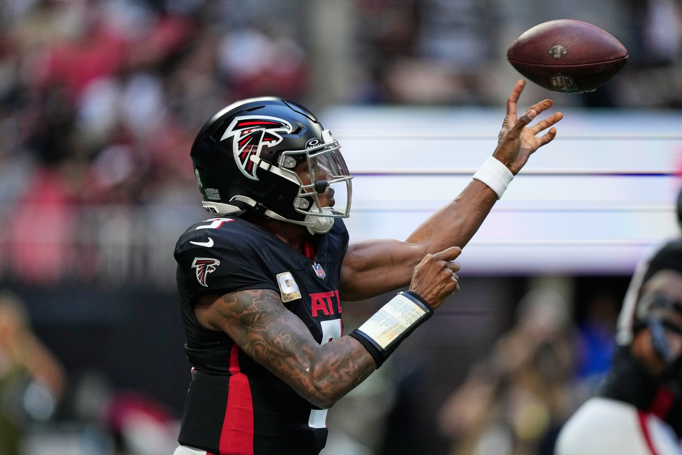 Falcons QB Penix headed to injured reserve, will miss at least 4 games with left knee injury | iNFOnews.ca