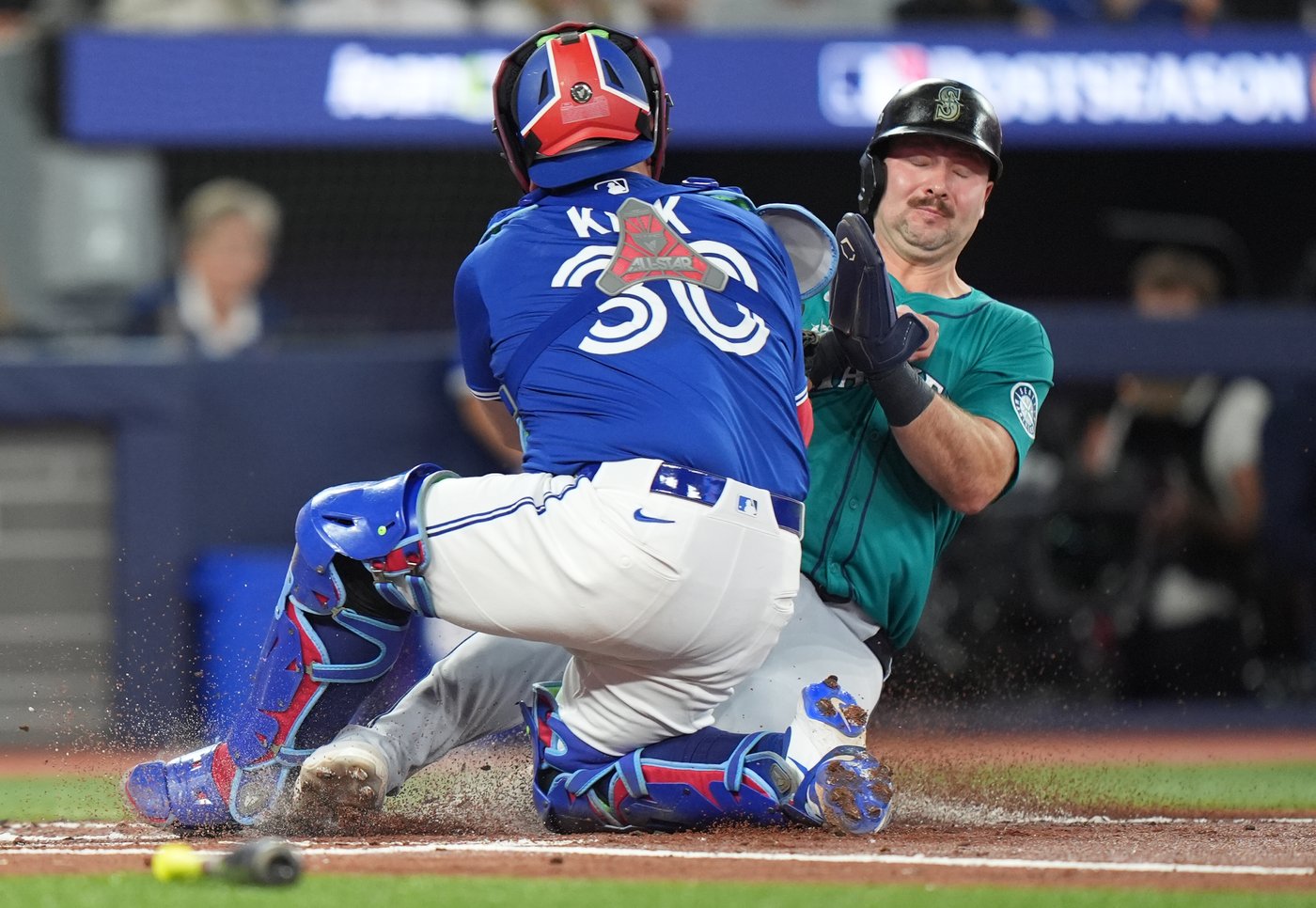 Photo Gallery: Mariners beat Blue Jays in Game 1 | iNFOnews.ca