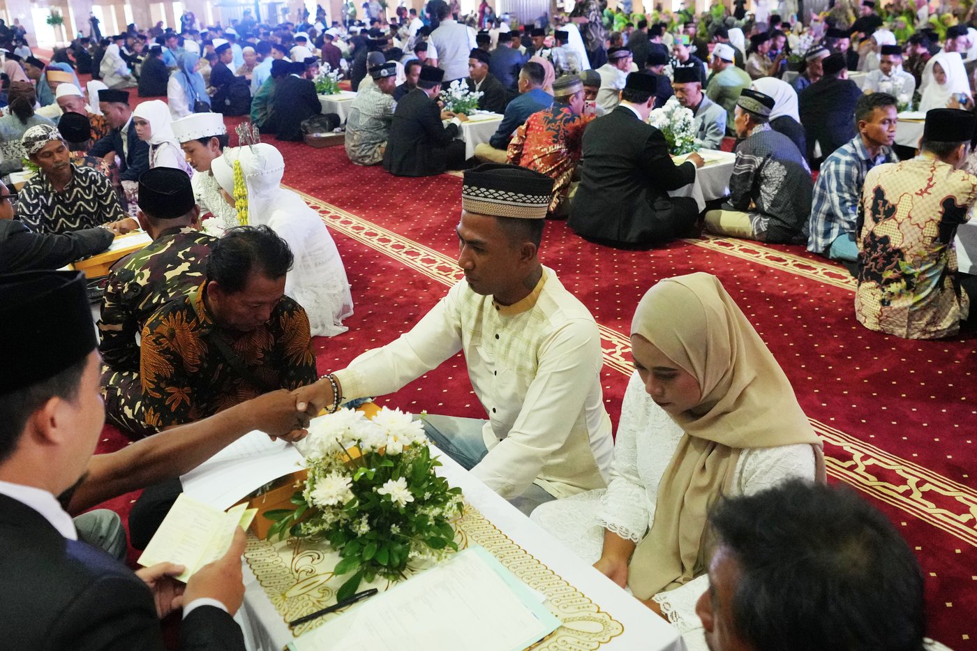 Photos capture the moment 51 couples tie the knot in Indonesian mass wedding ceremony | iNFOnews.ca