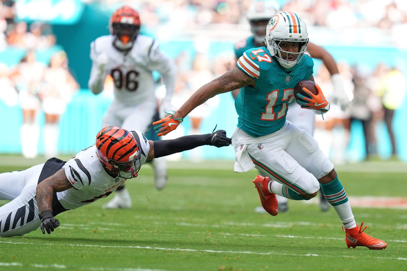 Fantasy plays: Players to start and sit for NFL Week 17 | iNFOnews.ca