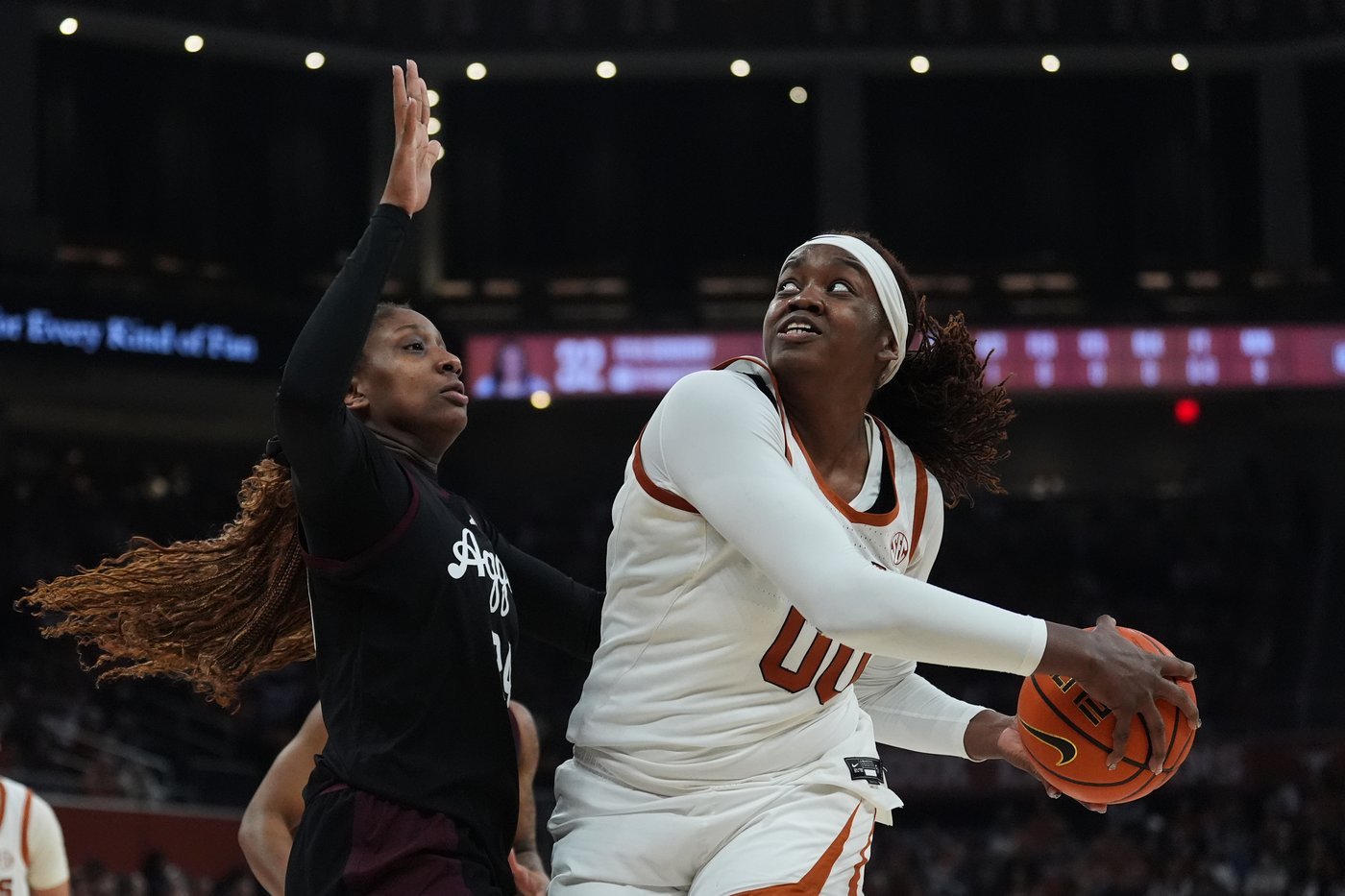 Oldacre has 18 rebounds, 5 blocks to help No. 4 Texas rout Texas A&M 80-35 | iNFOnews.ca