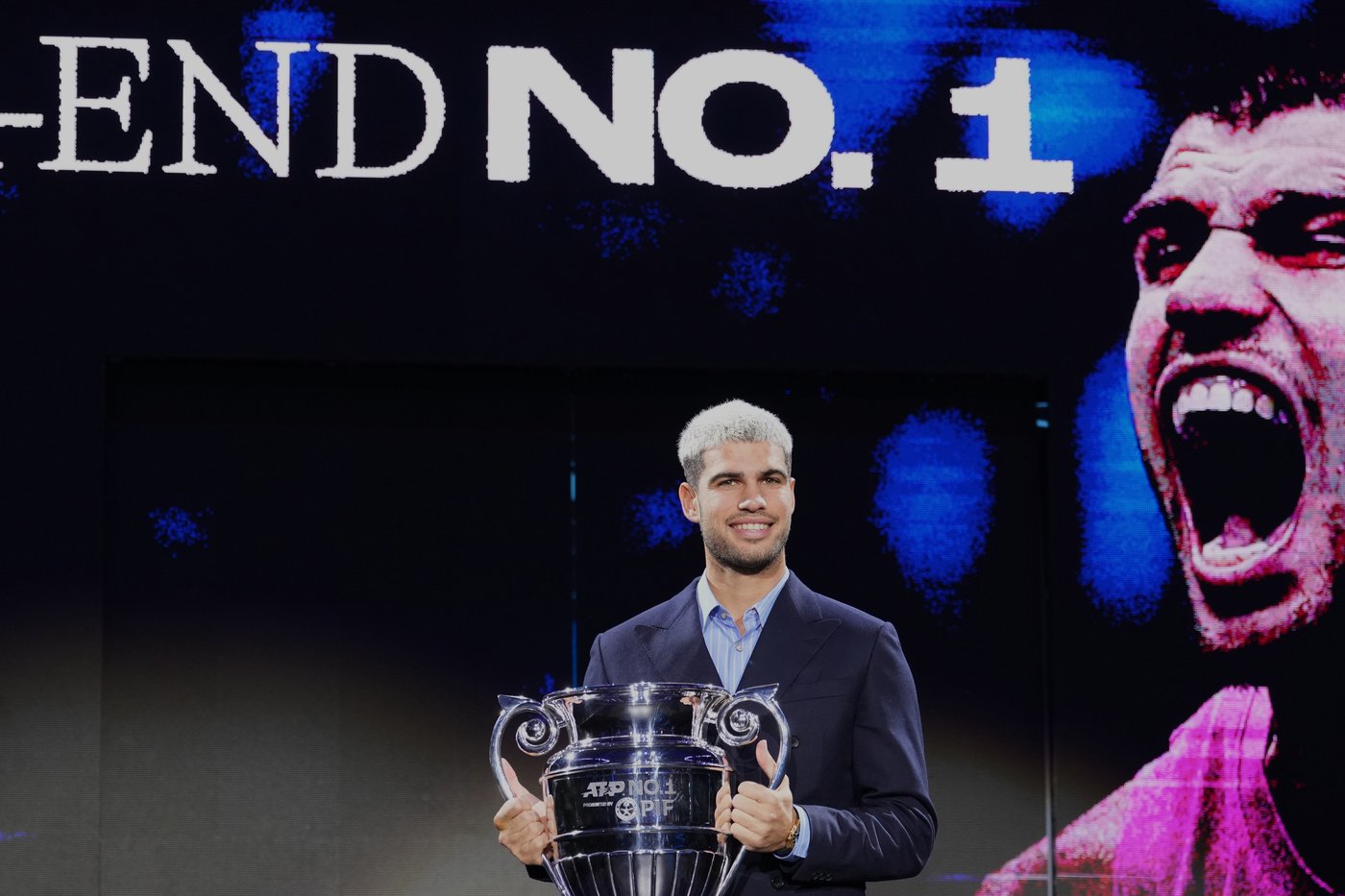 Carlos Alcaraz beams with pride as he lifts trophy for year-end No. 1 player | iNFOnews.ca Carlos Alcaraz beams with pride as he lifts trophy for year-end No. 1 player | iNFOnews.ca