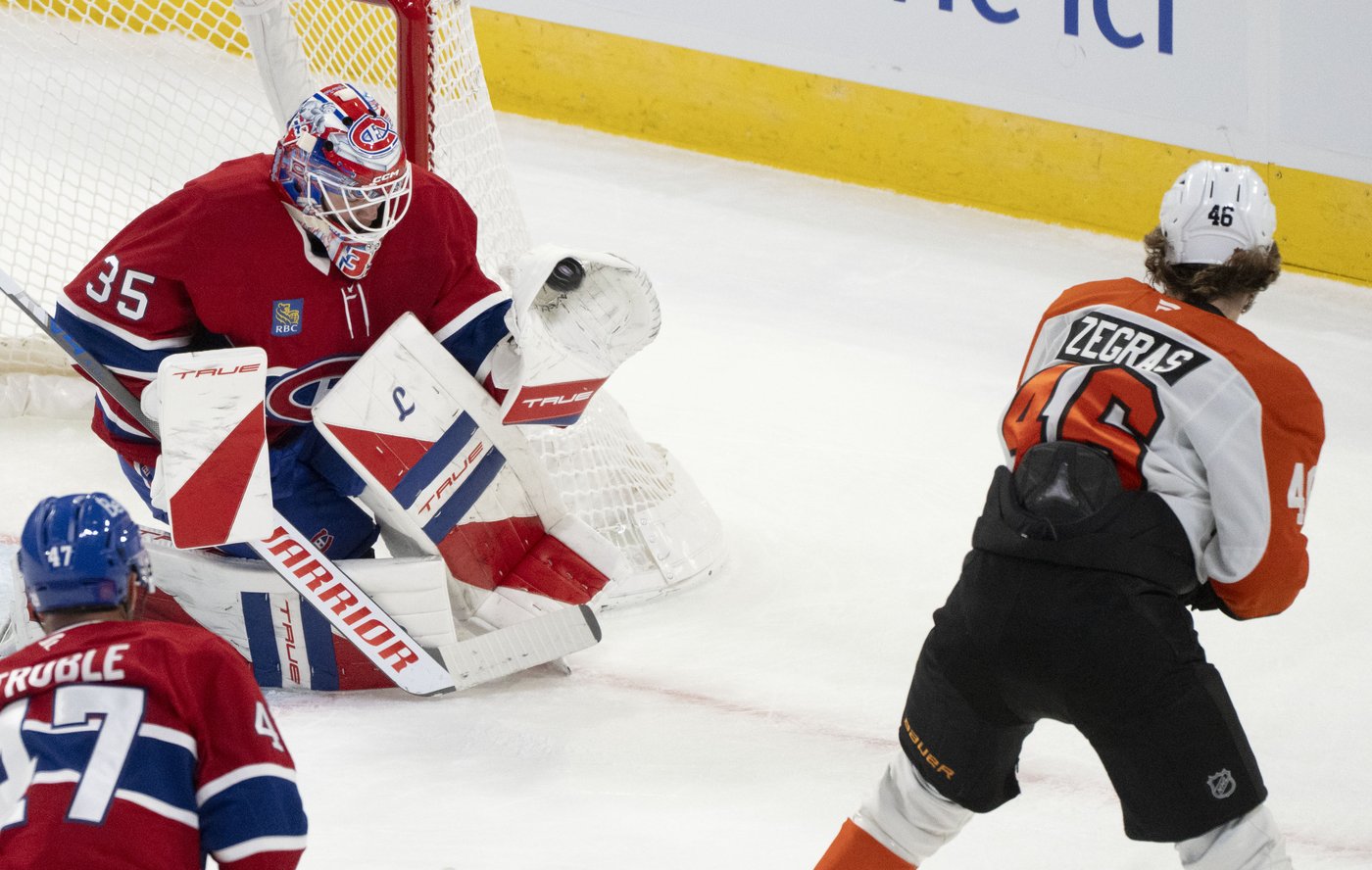Sam Montembeault finding his form, steals a point for Canadiens in loss to Flyers | iNFOnews.ca Sam Montembeault finding his form, steals a point for Canadiens in loss to Flyers | iNFOnews.ca