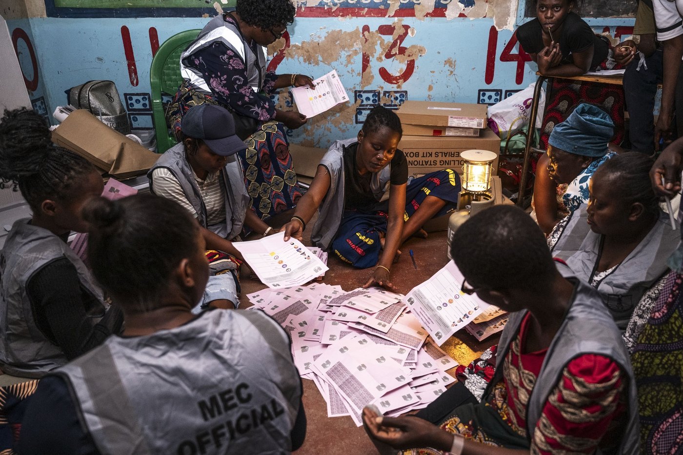 Malawi counts votes in a presidential election where economic turmoil was the top issue | iNFOnews.ca