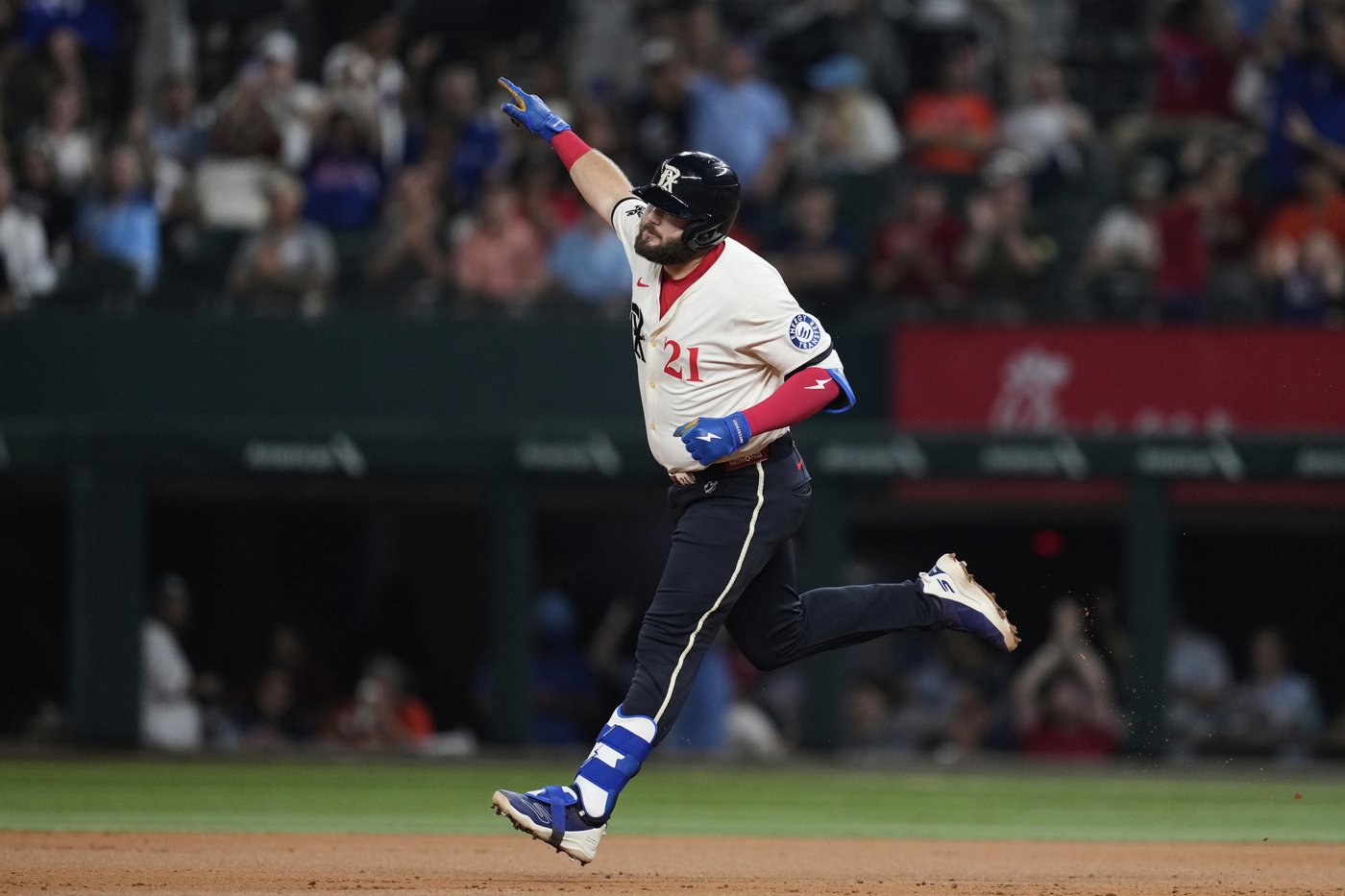 Rangers outlast AL West-leading Astros 4-3 in 12 innings to move closer to playoff spot | iNFOnews.ca Rangers outlast AL West-leading Astros 4-3 in 12 innings to move closer to playoff spot | iNFOnews.ca