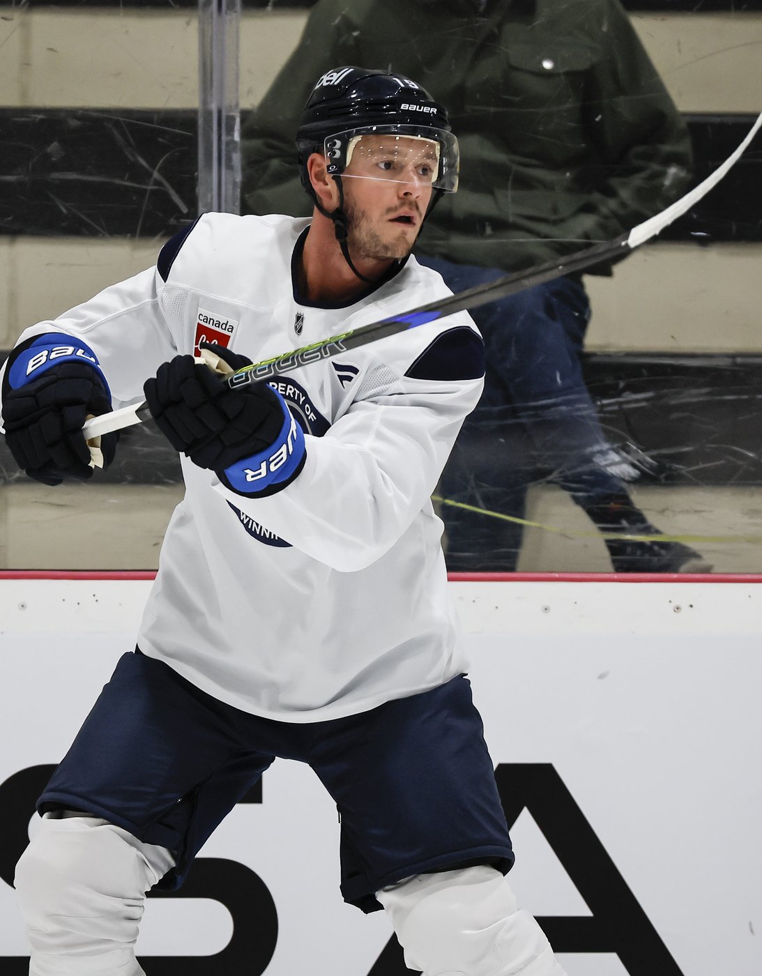 Jonathan Toews skates with hometown Jets ahead of comeback season | iNFOnews.ca