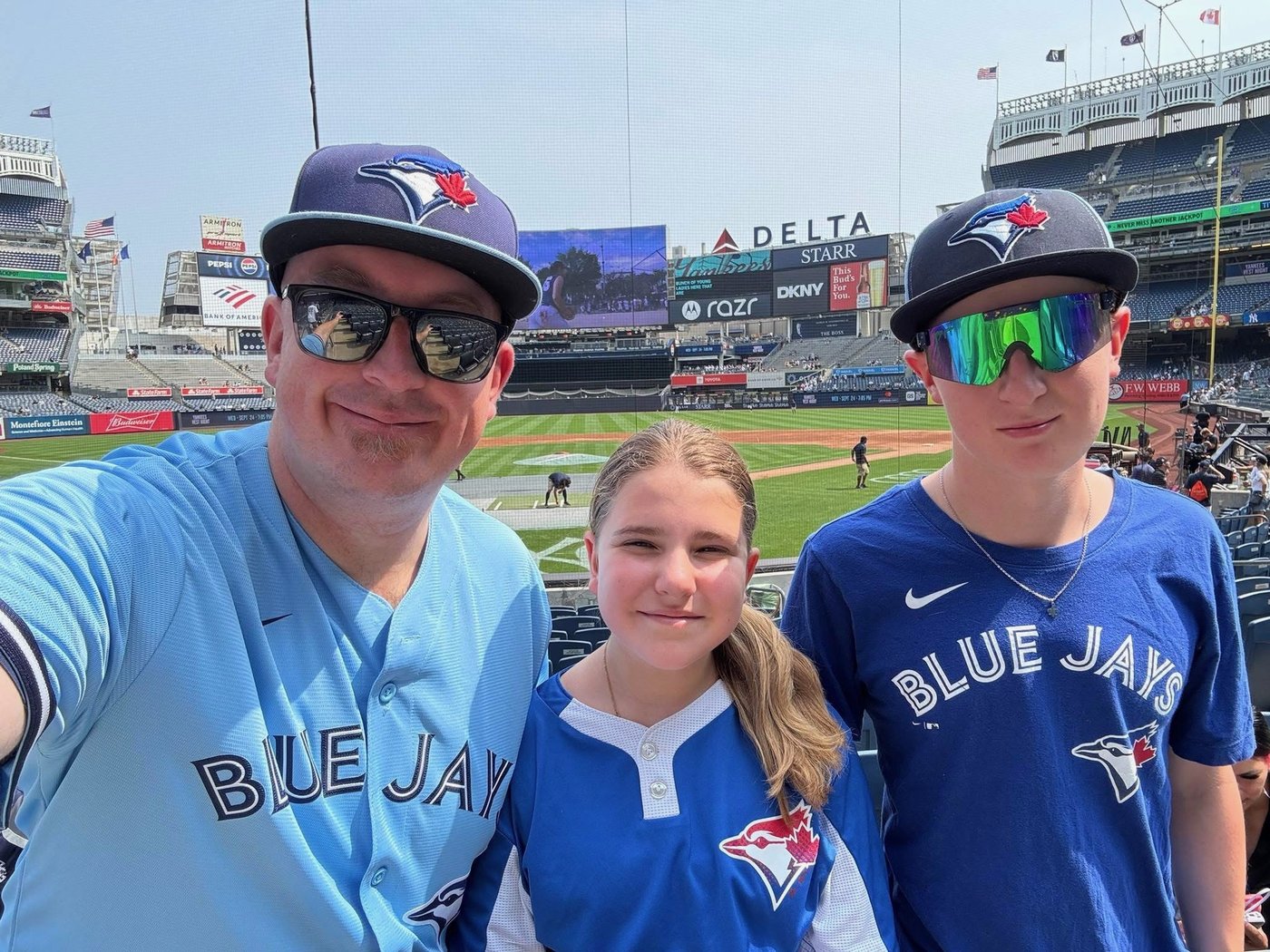 'The whole country’s team': Quebecers rallying behind Toronto Blue Jays in playoffs | iNFOnews.ca