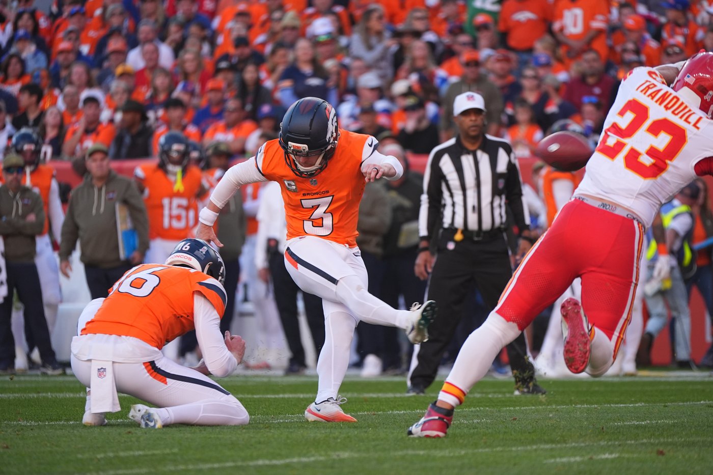 Broncos beat Chiefs 22-19 on Lutz's last-second field goal, extending win streak to 8 games | iNFOnews.ca Broncos beat Chiefs 22-19 on Lutz's last-second field goal, extending win streak to 8 games | iNFOnews.ca