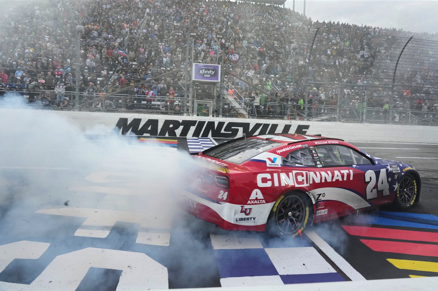 Byron outduels Blaney for victory at Martinsville and NASCAR Championship 4 berth | iNFOnews.ca Byron outduels Blaney for victory at Martinsville and NASCAR Championship 4 berth | iNFOnews.ca