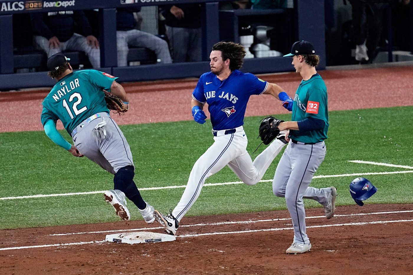 Photo Gallery: Mariners beat Blue Jays in Game 1 | iNFOnews.ca