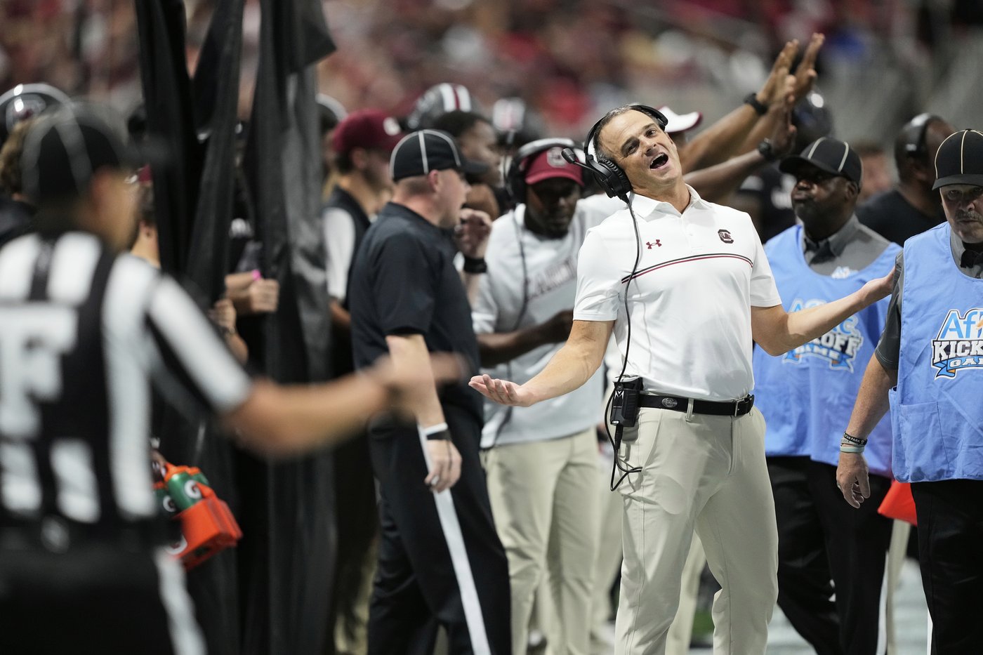 In test of loyalties, former Virginia Tech coach Frank Beamer wears South Carolina black for son | iNFOnews.ca In test of loyalties, former Virginia Tech coach Frank Beamer wears South Carolina black for son | iNFOnews.ca