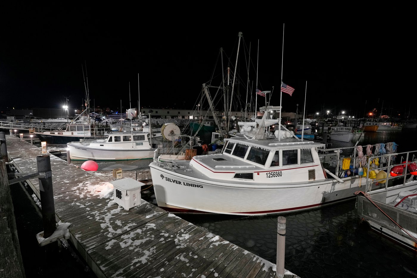 Coast Guard suspends search for people missing from fishing vessel that sank off Massachusetts | iNFOnews.ca