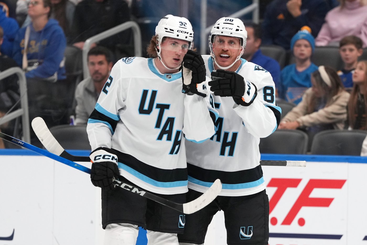 Logan Cooley has natural hat trick and assist in 1st-period spree for Mammoth | iNFOnews.ca Logan Cooley has natural hat trick and assist in 1st-period spree for Mammoth | iNFOnews.ca