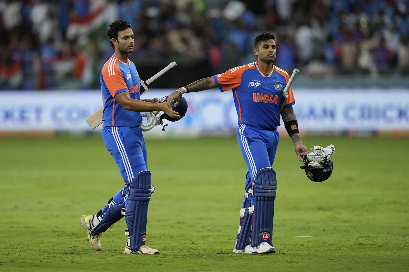 No handshakes between India and Pakistan players as political tension spills onto cricket field | iNFOnews.ca