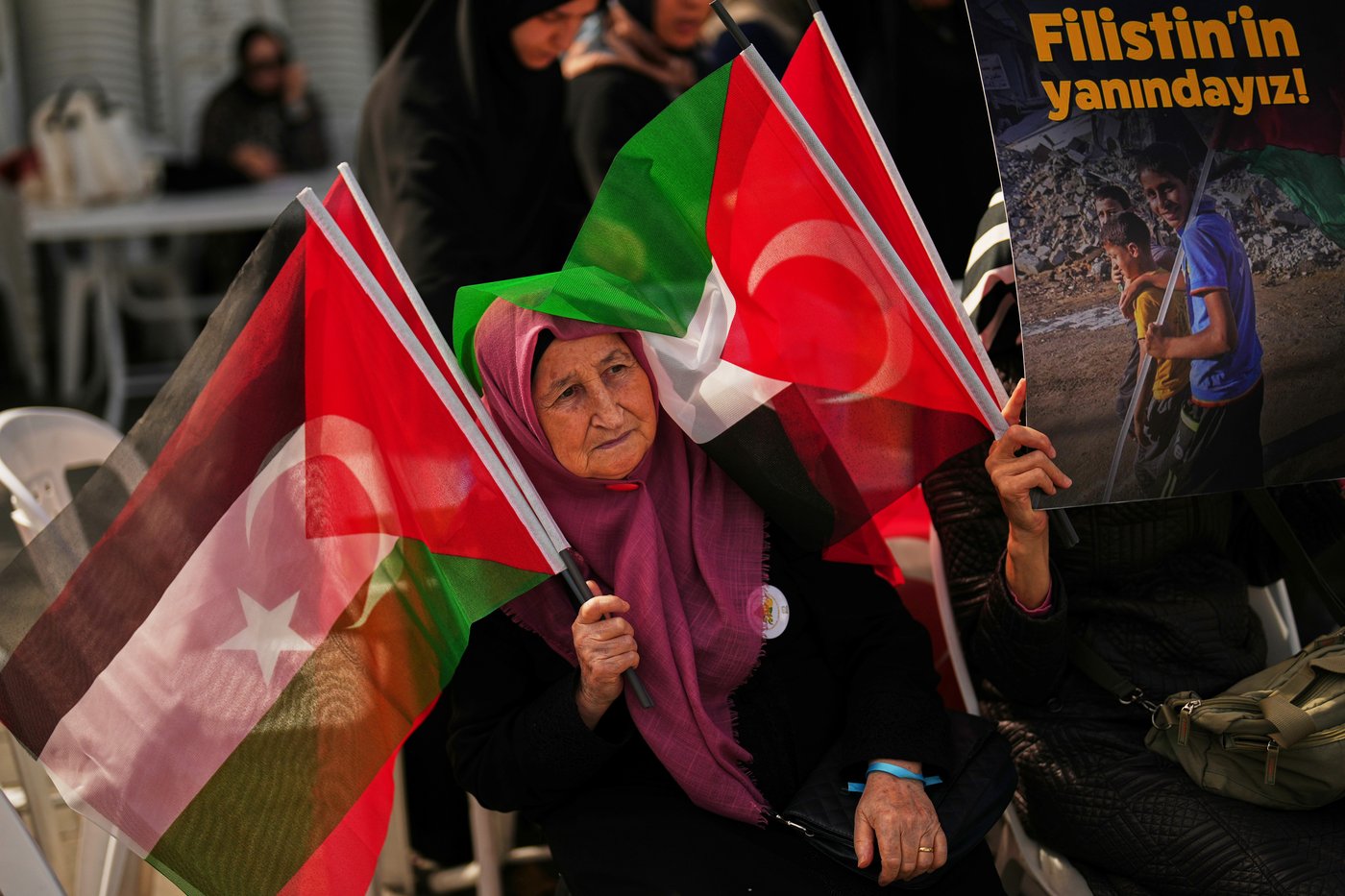 Israeli navy intercepts boats attempting to break Gaza blockade and arrests activists | iNFOnews.ca