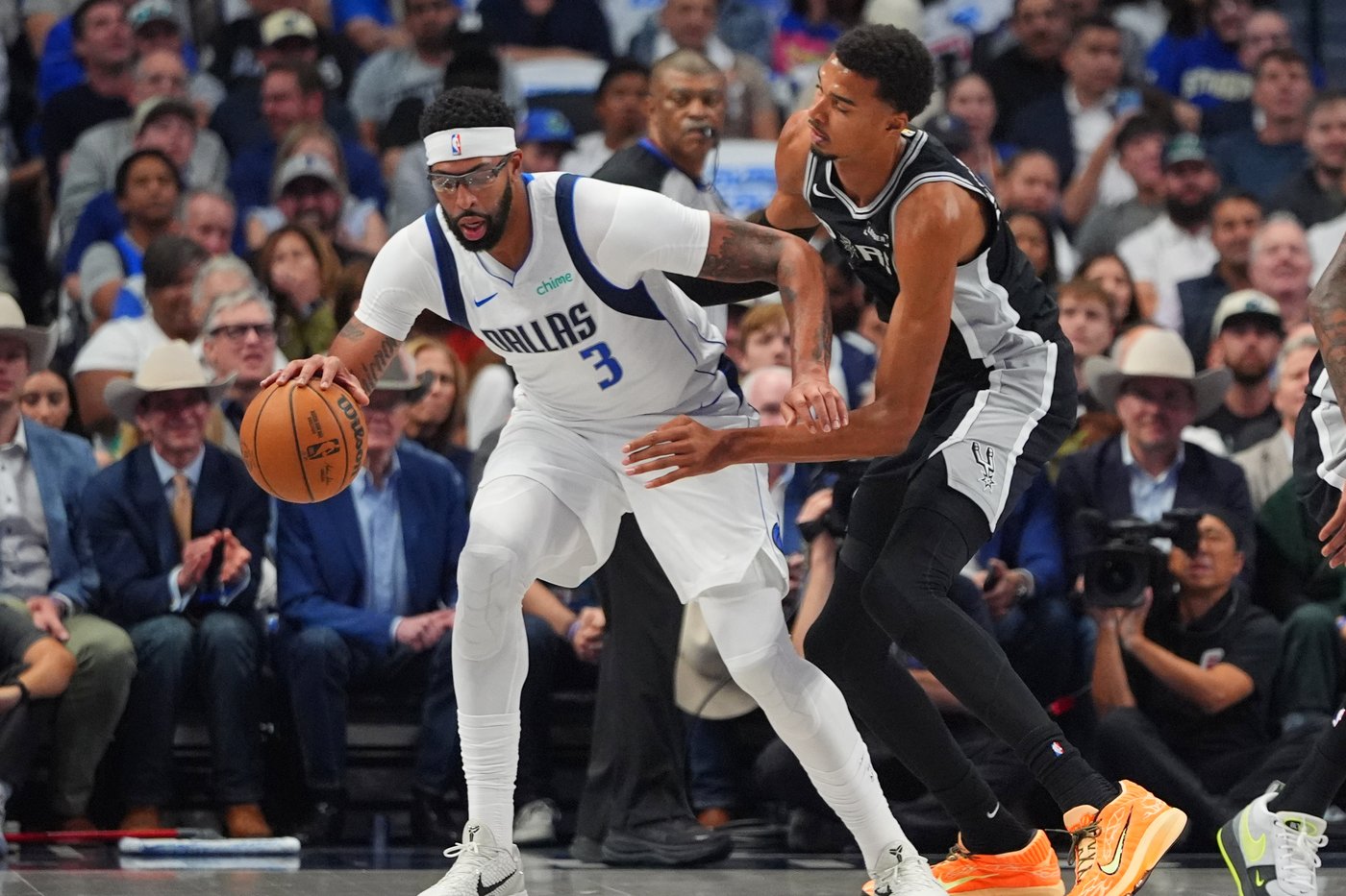 Wembanyama scores 40 as Spurs spoil Flagg debut with 125-92 rout of Mavericks | iNFOnews.ca Wembanyama scores 40 as Spurs spoil Flagg debut with 125-92 rout of Mavericks | iNFOnews.ca