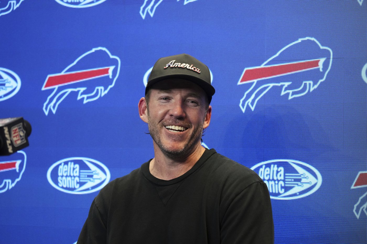 Bills add kicker Prater to active roster and change punters by signing Johnston and cutting Robbins | iNFOnews.ca