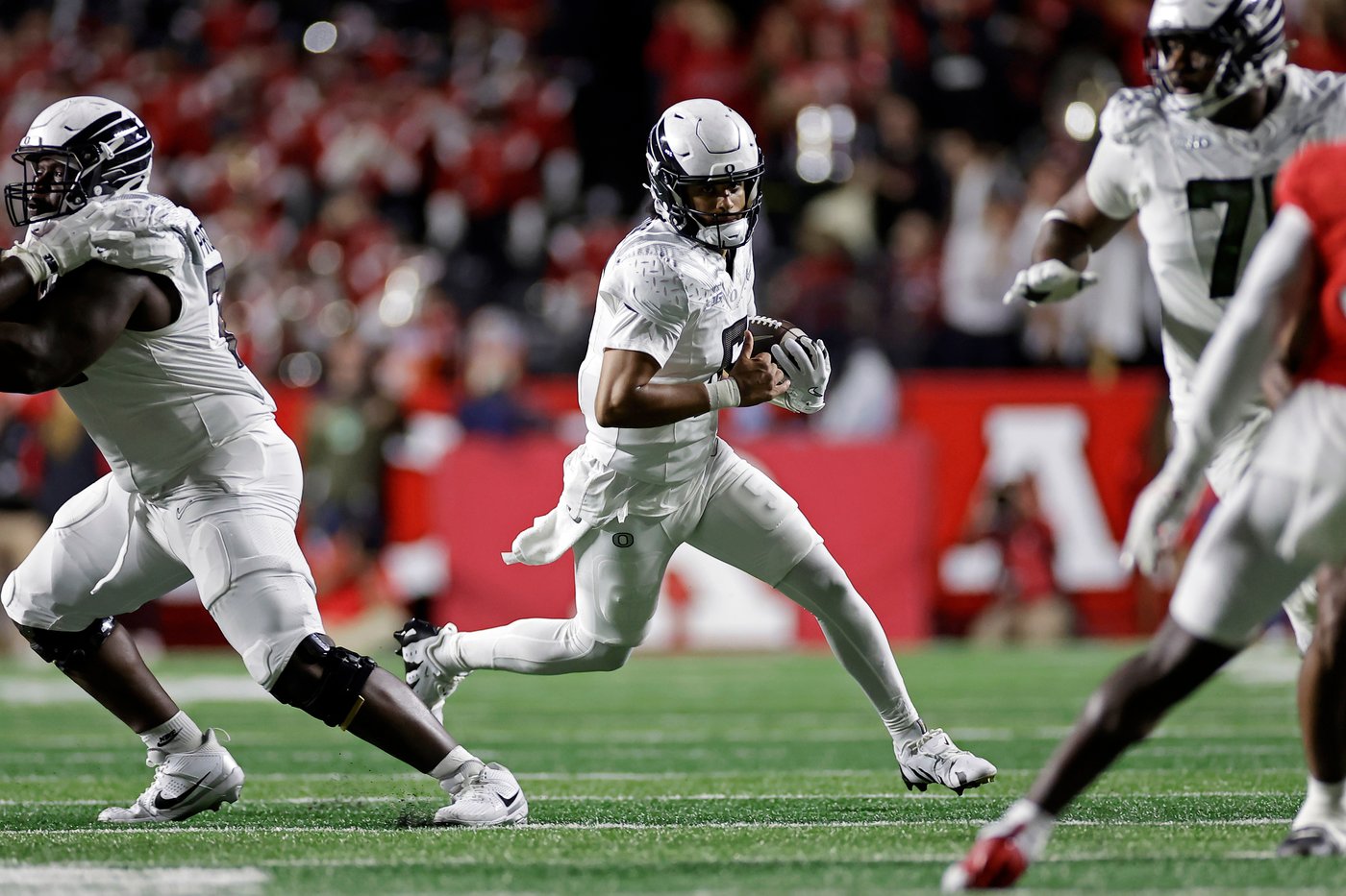 No. 8 Oregon follows first loss with 56-10 romp over Rutgers | iNFOnews.ca No. 8 Oregon follows first loss with 56-10 romp over Rutgers | iNFOnews.ca