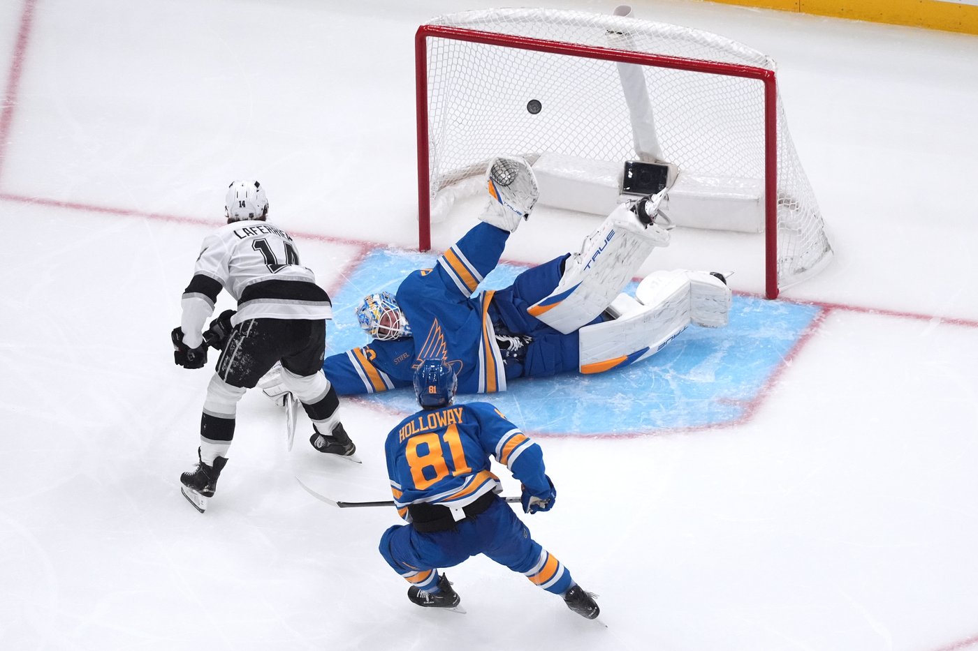 Kempe scores in OT to end Kings' losing streak | iNFOnews.ca Kempe scores in OT to end Kings' losing streak | iNFOnews.ca