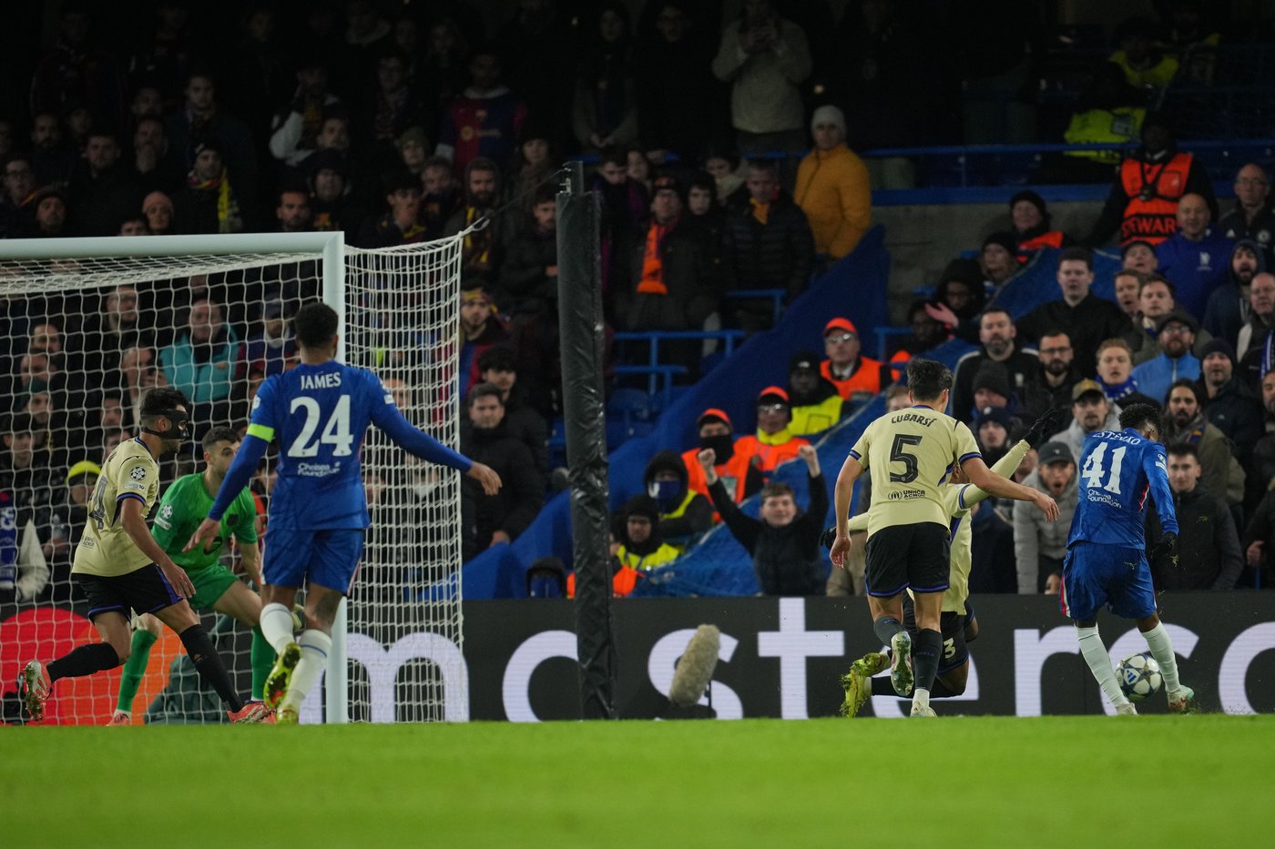 Estevão celebrates 'perfect night' after goal in Chelsea's win over Barcelona in Champions League | iNFOnews.ca