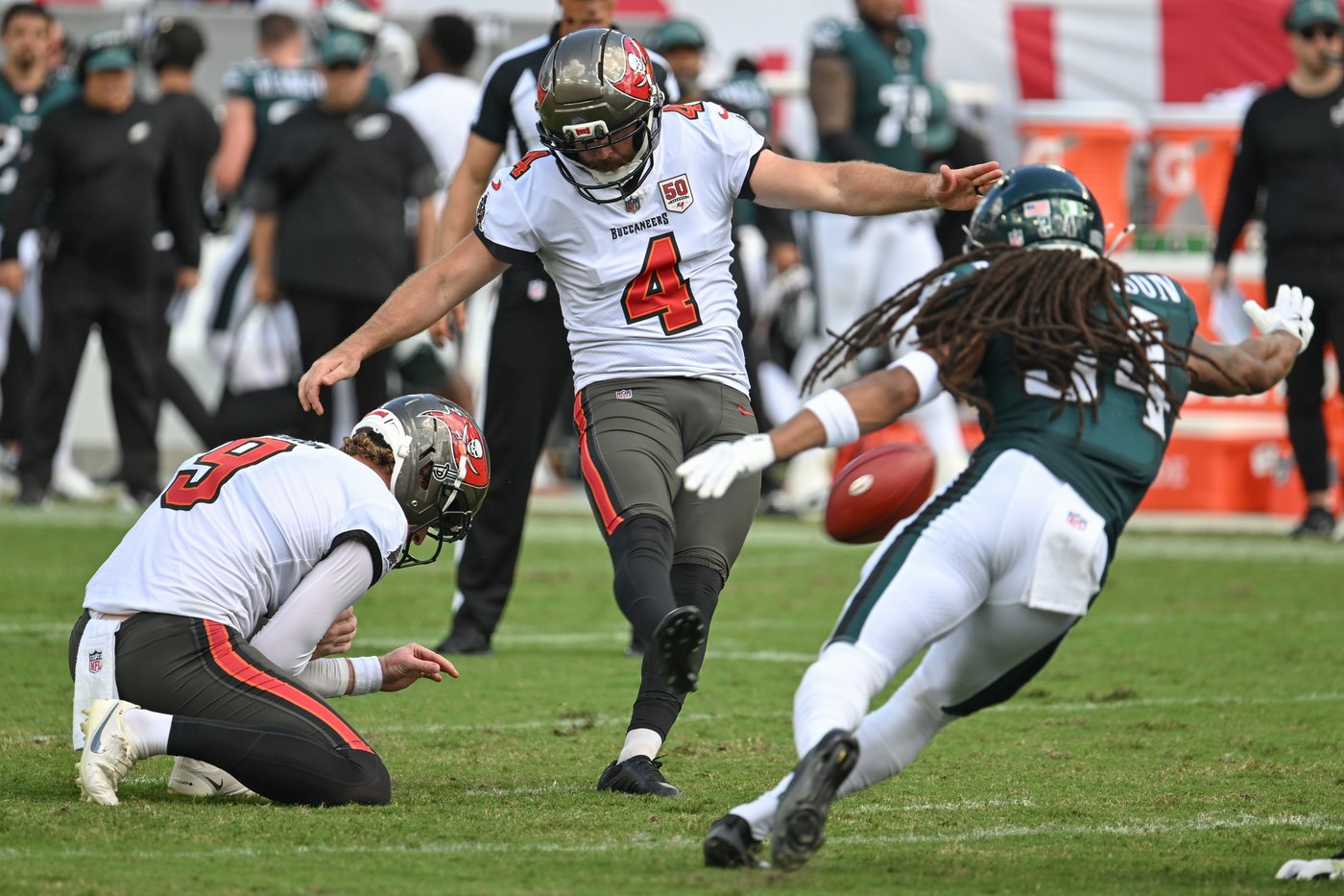 NFL kickers are making more 60-yard field goals than ever and the balls could be part of the reason | iNFOnews.ca