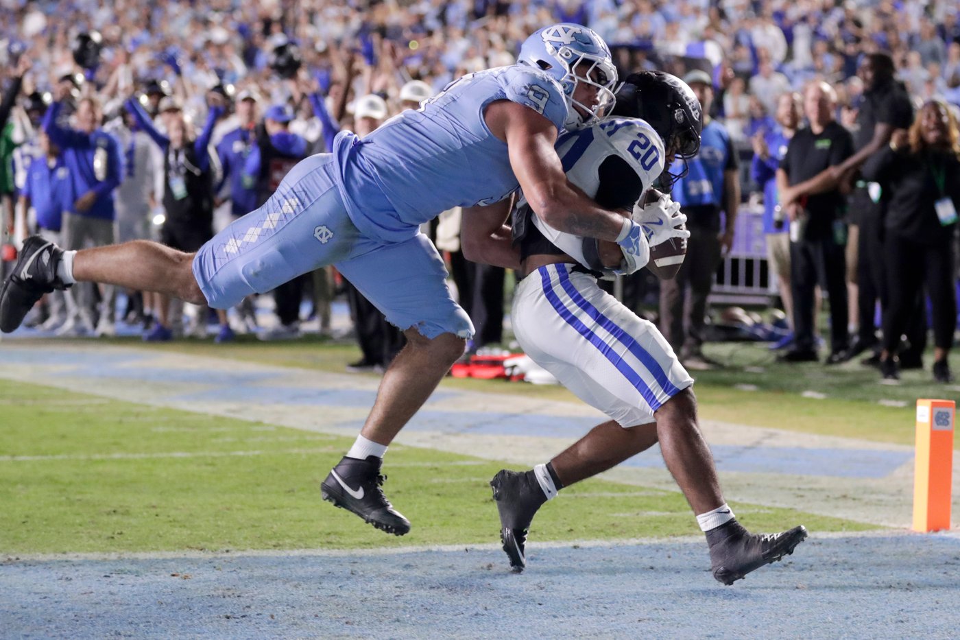 Fake FG call, Castle's 3 rushing scores help Duke hold off rival UNC 32-25 and become bowl eligible | iNFOnews.ca
