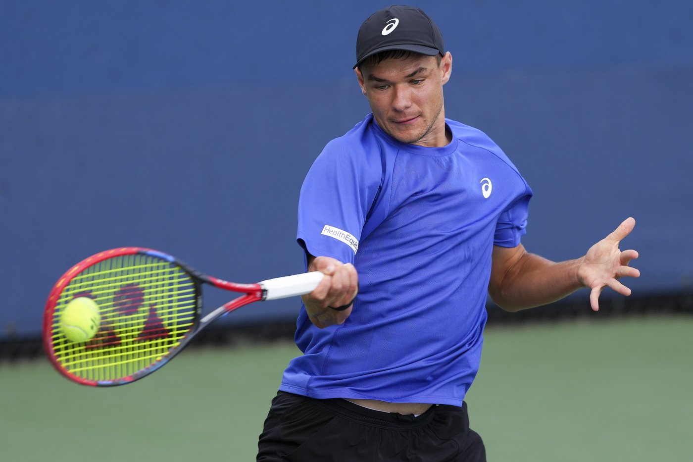 Man apologizes for taking Kamil Majchrzak's hat from a young fan at the US Open | iNFOnews.ca Man apologizes for taking Kamil Majchrzak's hat from a young fan at the US Open | iNFOnews.ca