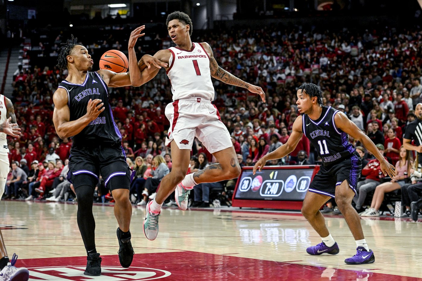 Acuff Jr. leads fourArkansas players in double figures as Razorbacks roll Central Arkansas, 93-56 | iNFOnews.ca