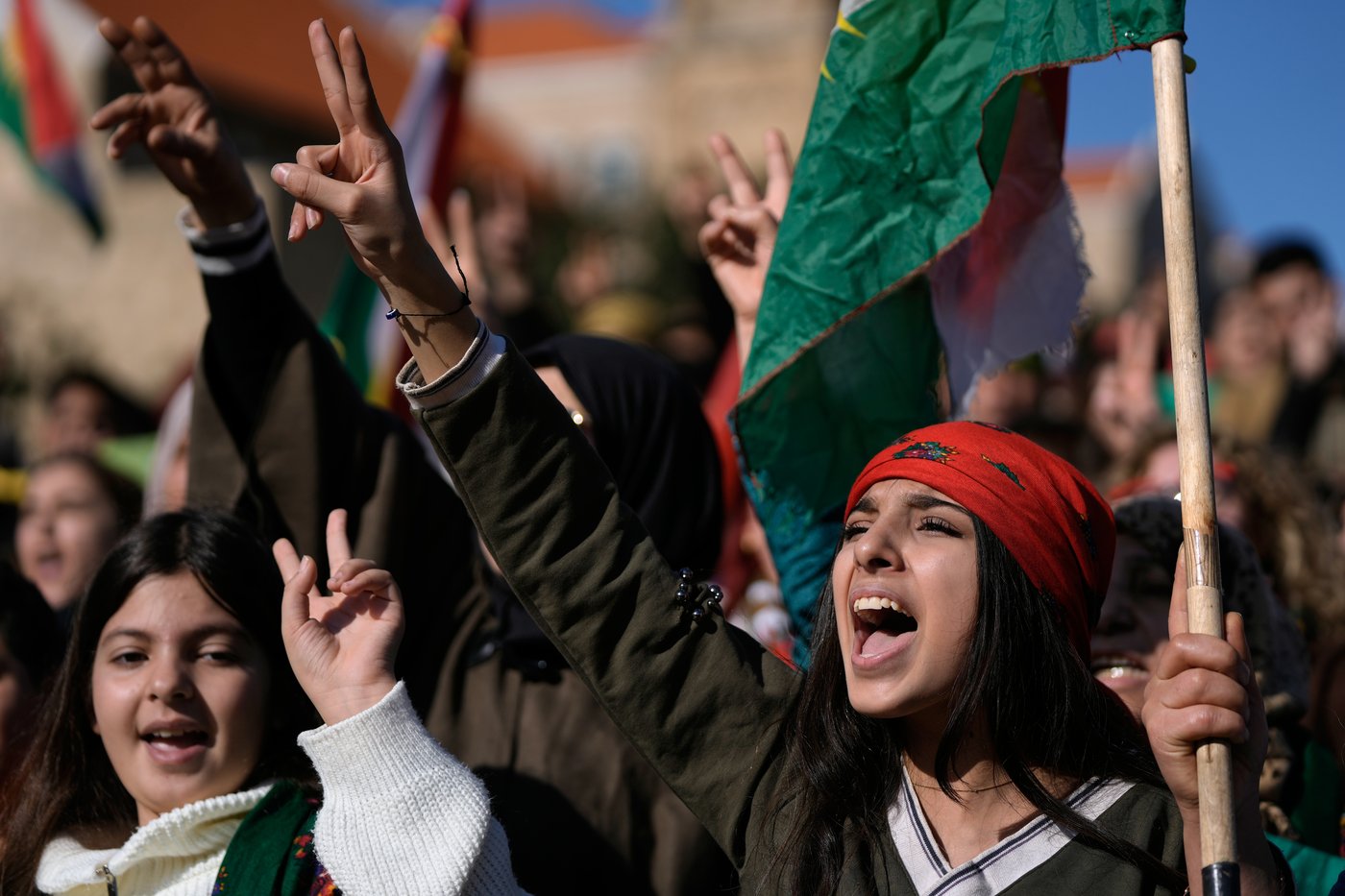 Syrian military, Kurdish-led forces announce new truce after guards leave camp housing IS families | iNFOnews.ca Syrian military, Kurdish-led forces announce new truce after guards leave camp housing IS families | iNFOnews.ca