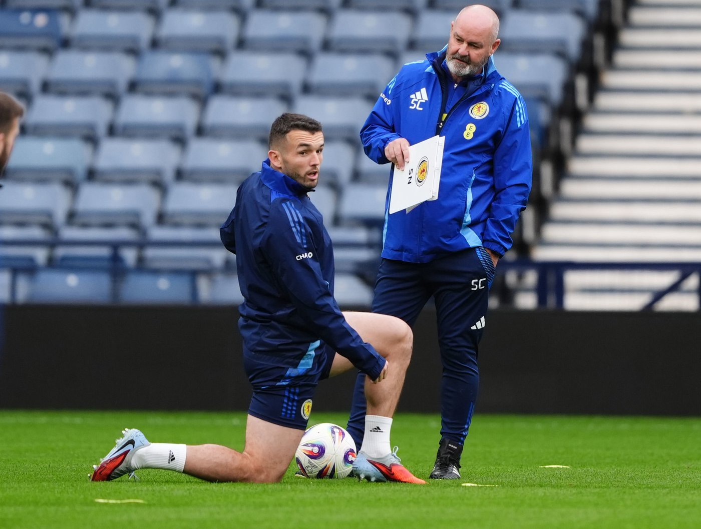 Katy Perry goes unnoticed by Scotland's soccer coach as his team shares a hotel with pop star | iNFOnews.ca Katy Perry goes unnoticed by Scotland's soccer coach as his team shares a hotel with pop star | iNFOnews.ca