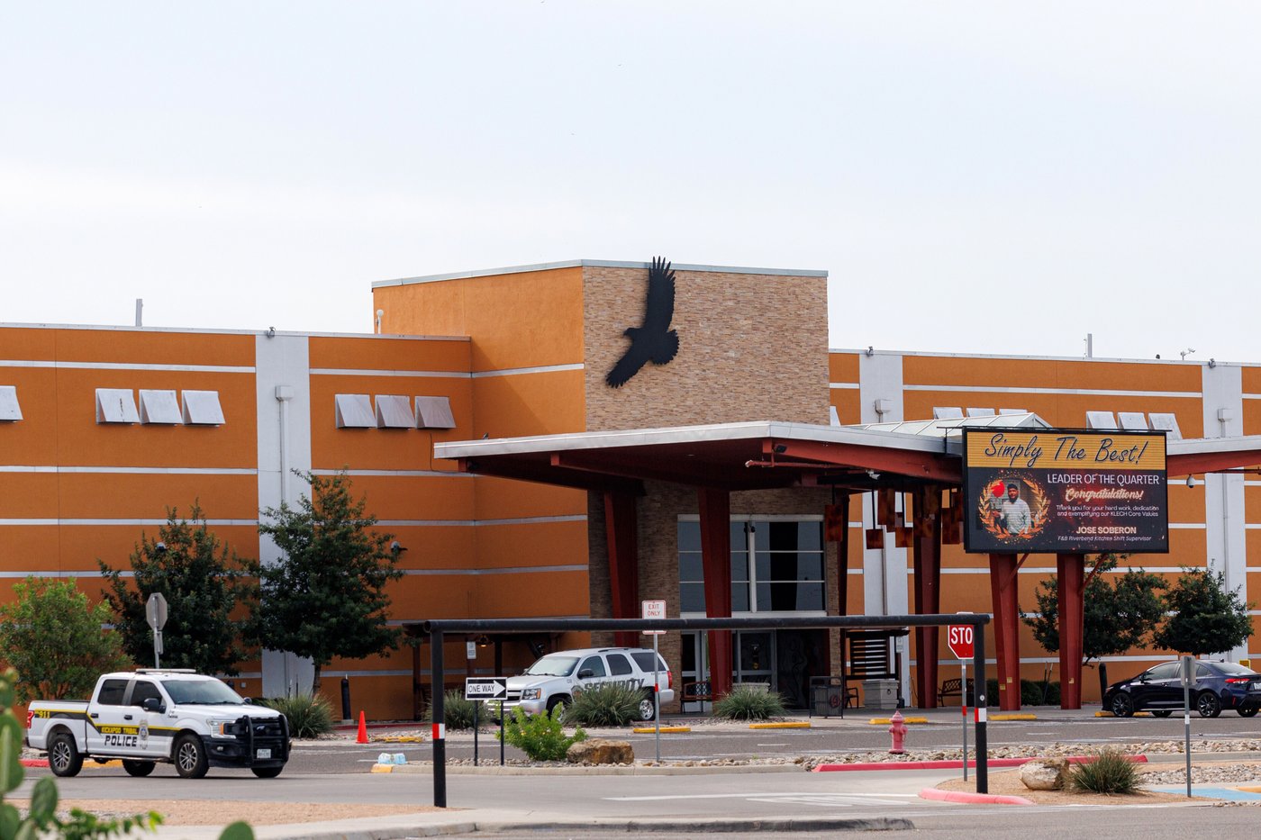 2 killed, 5 wounded when man opened fire in casino parking lot in Texas, authorities say | iNFOnews.ca