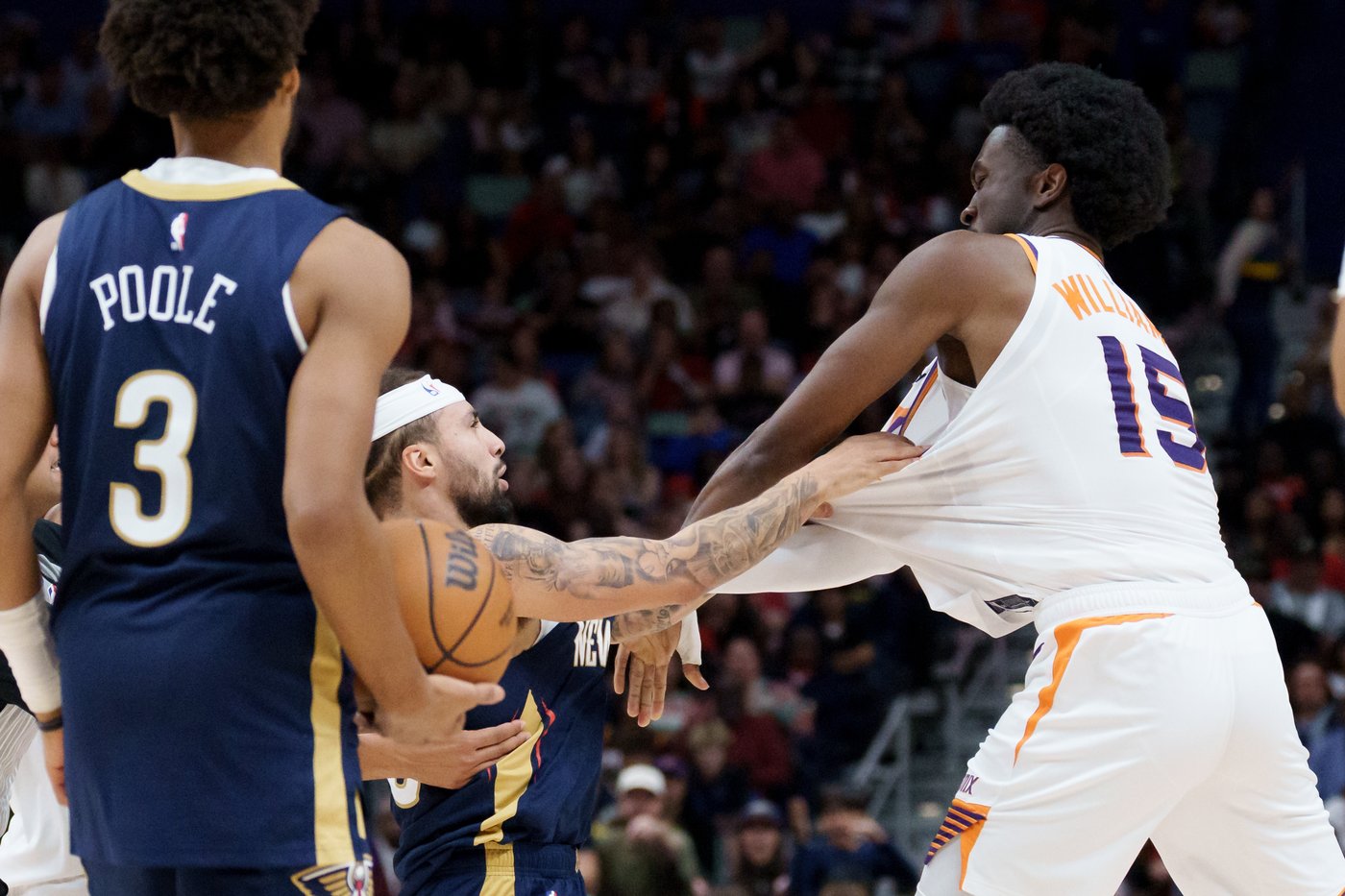 NBA suspends Alvarado and Williams for fight during Pelicans-Suns game | iNFOnews.ca