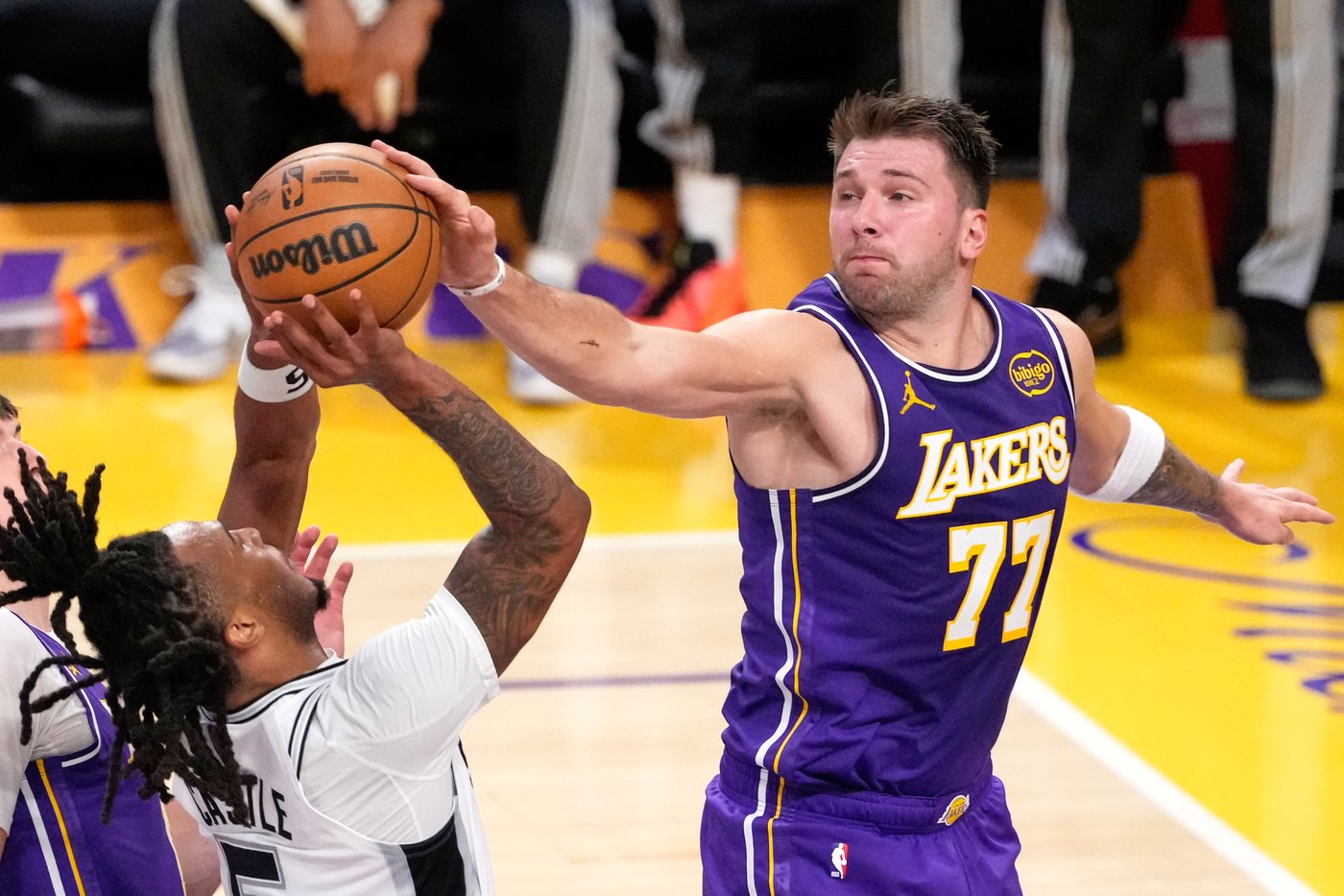 Doncic scores 35, and the Lakers survive a frantic final second for a 118-116 win over the Spurs | iNFOnews.ca Doncic scores 35, and the Lakers survive a frantic final second for a 118-116 win over the Spurs | iNFOnews.ca
