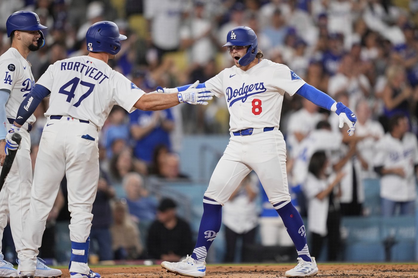 After Ohtani pitches 5 hitless innings, Marchon's 3-run homer rallies Phillies past Dodgers 9-6 | iNFOnews.ca