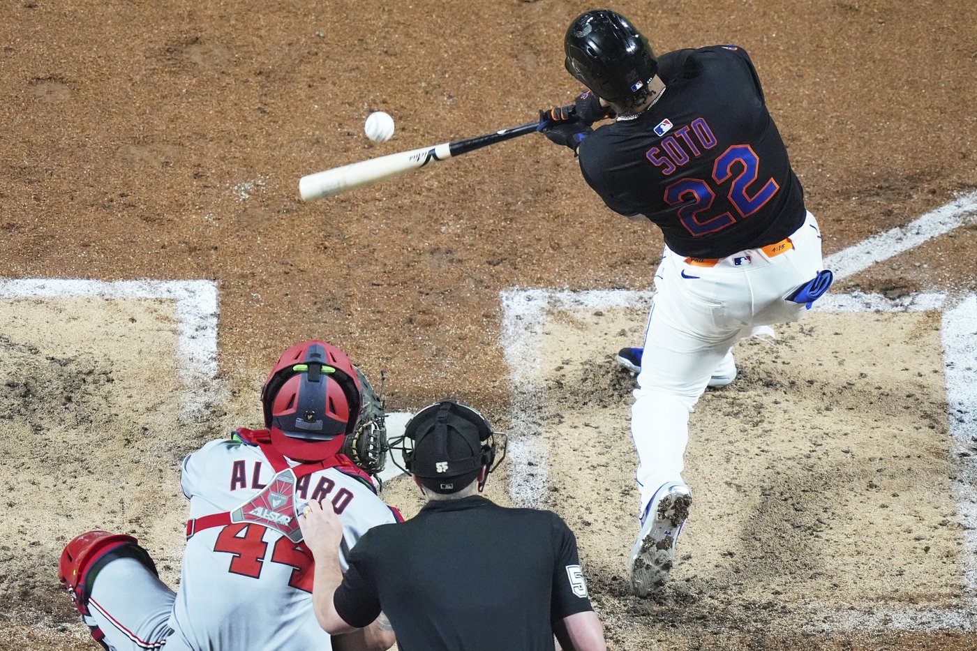 Mets slugger Juan Soto hits career-high 42nd homer in first year of $765 million contract | iNFOnews.ca