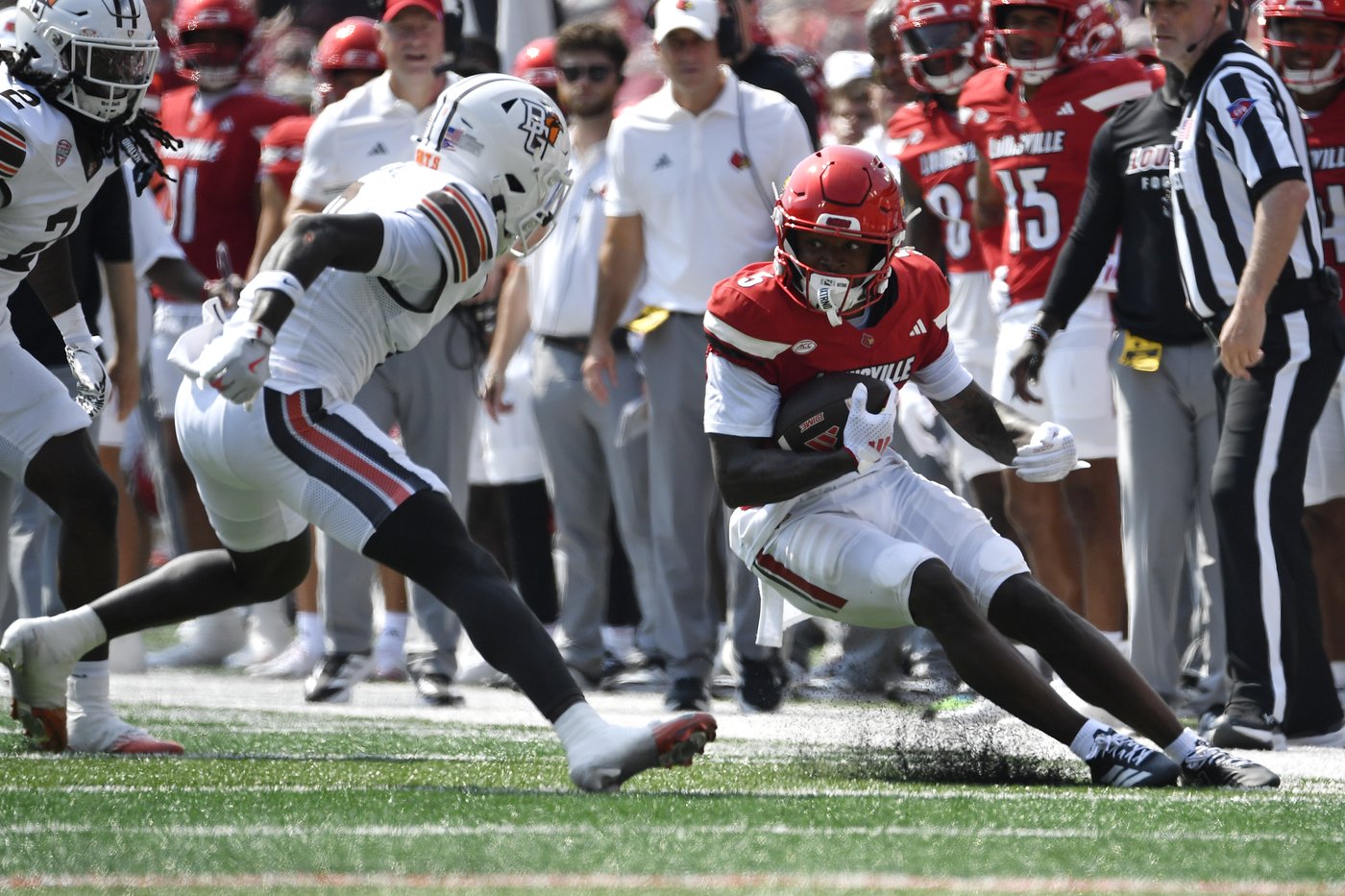 Louisville uses backup plan to beat Bowling Green 40-17 | iNFOnews.ca