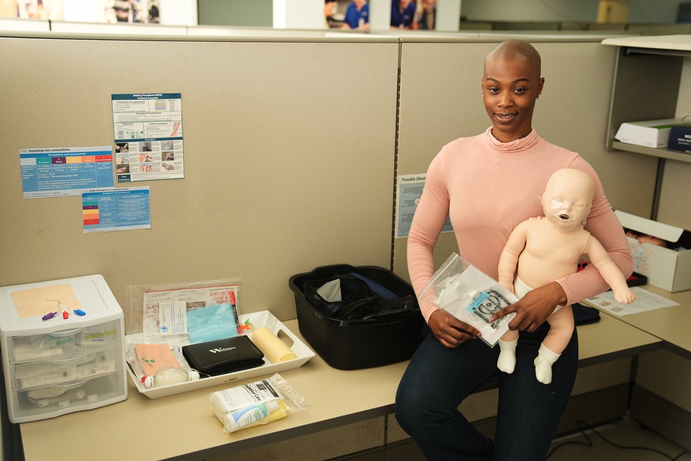 With confidence and support from each other, more women are redefining baldness as beautiful | iNFOnews.ca