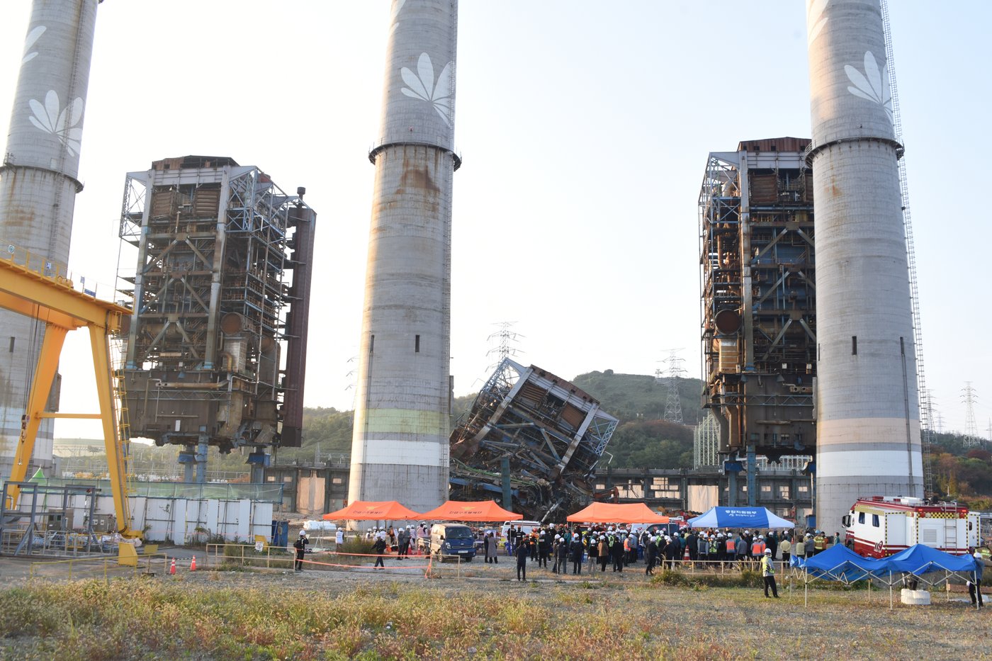 Collapse at retired South Korean power plant leaves at least 1 dead, 4 others presumed dead | iNFOnews.ca Collapse at retired South Korean power plant leaves at least 1 dead, 4 others presumed dead | iNFOnews.ca